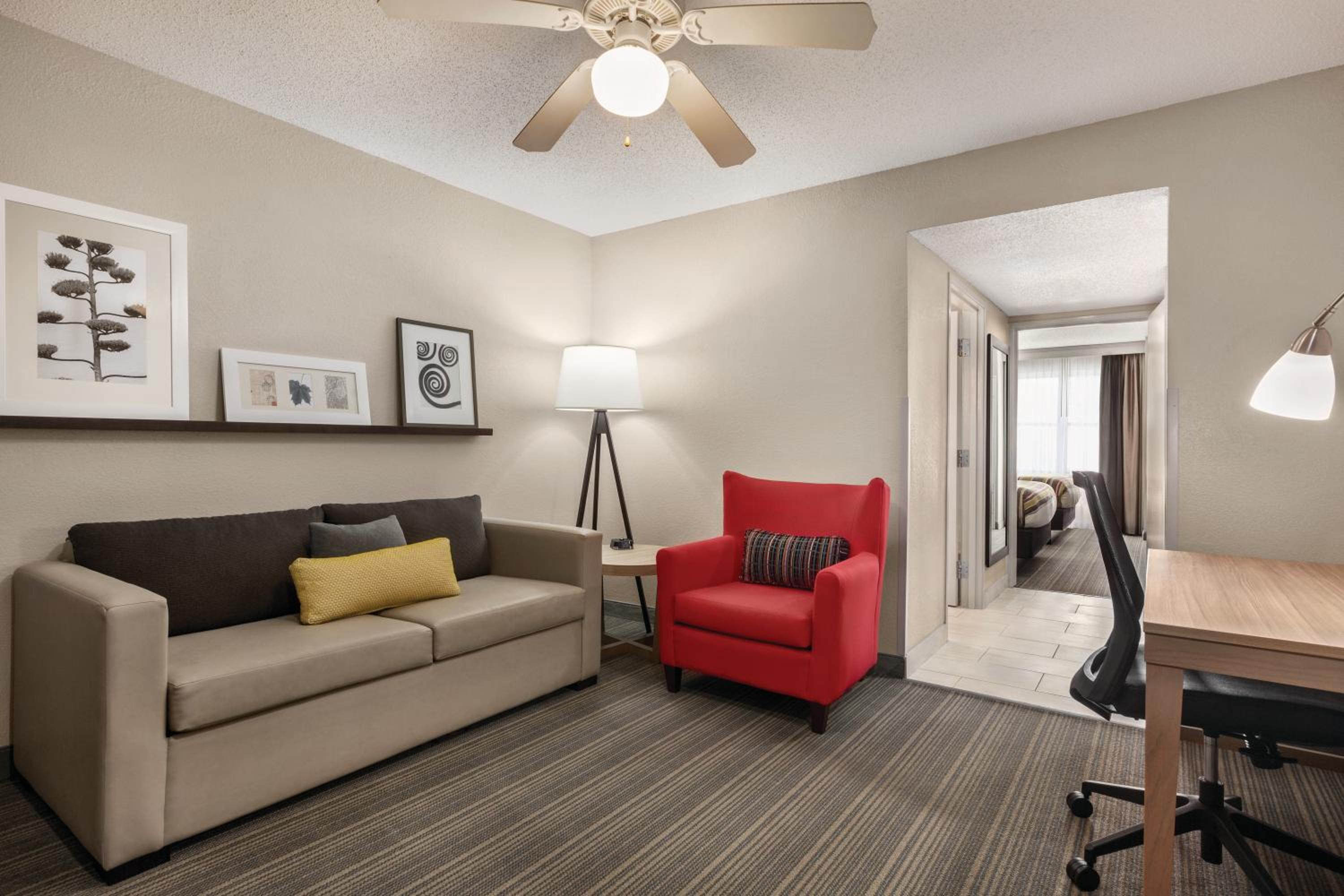 One-Bedroom Suite with Two Queen Beds - Non-Smoking - Photo 3