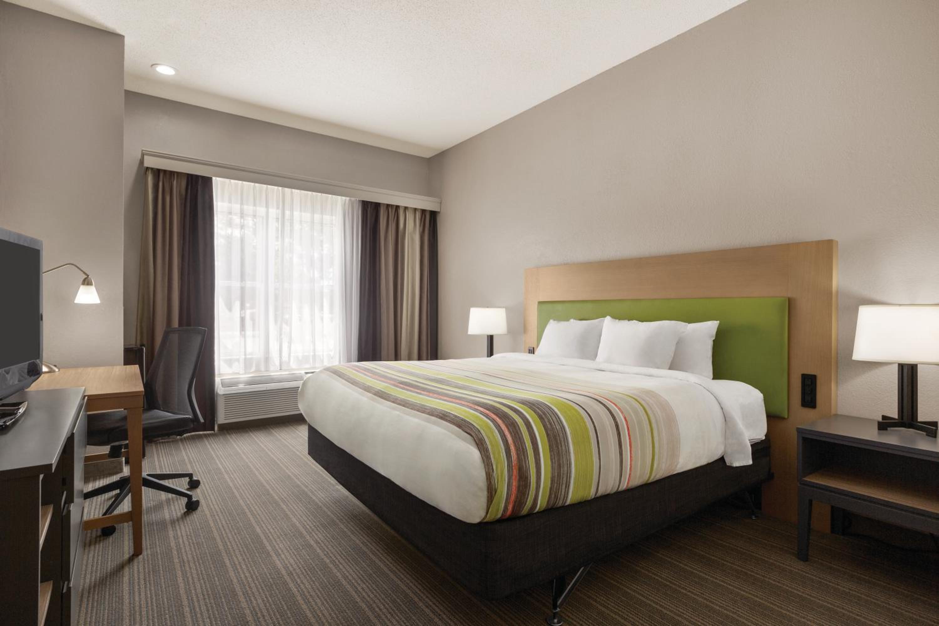 King Room - Non-Smoking - Photo 1