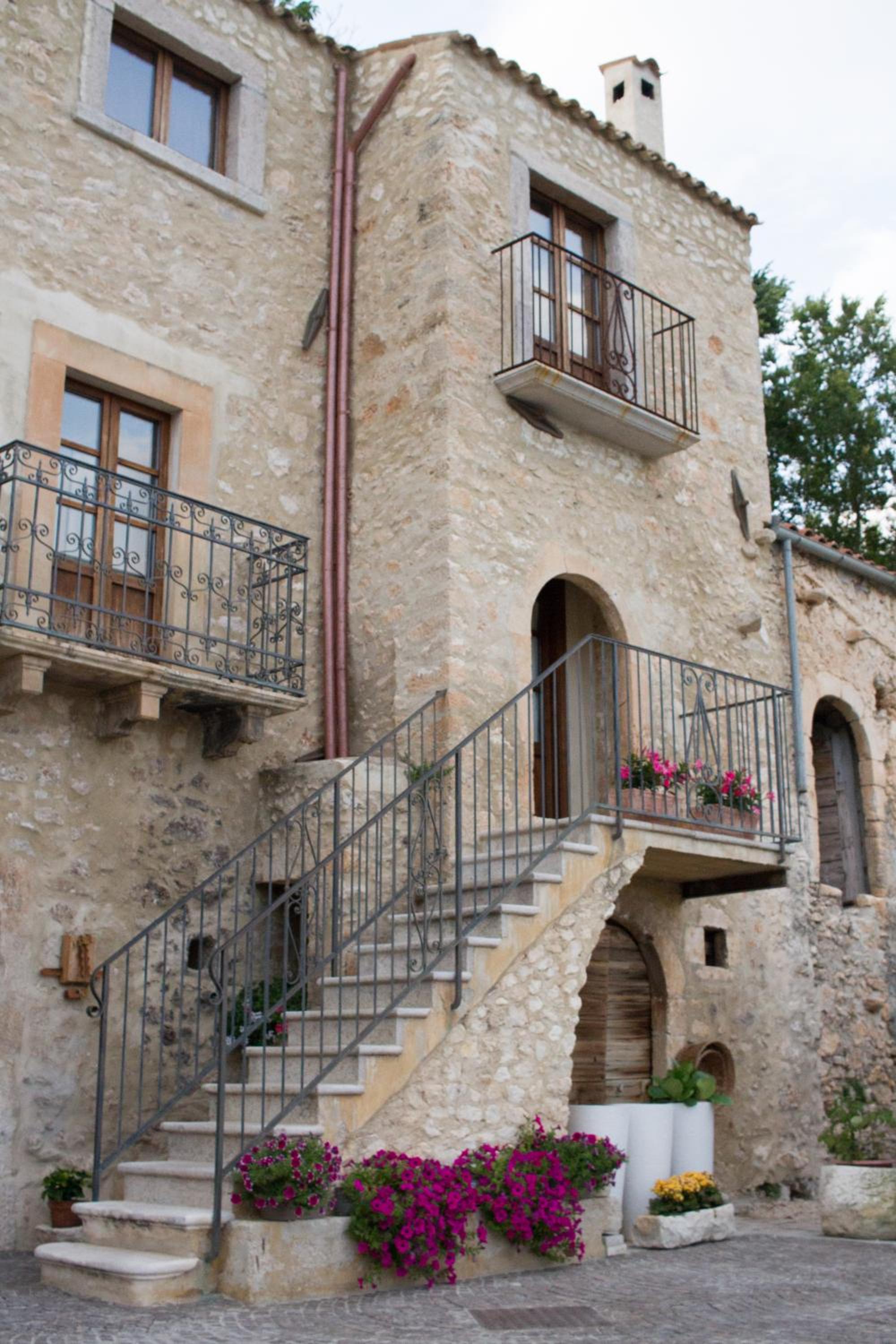 Family Suite with Balcony - Photo 32
