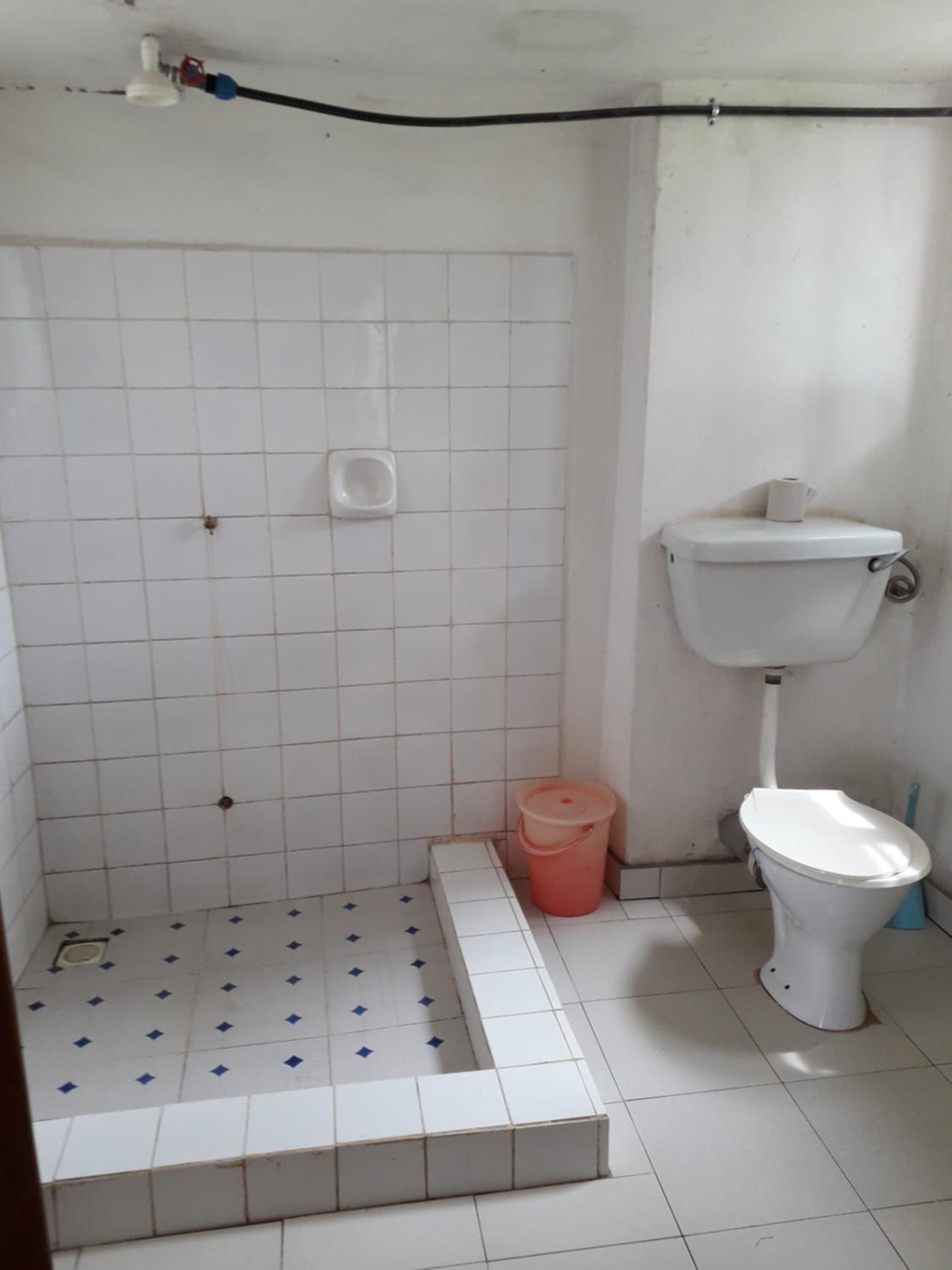 Single Room with Bathroom photo 2