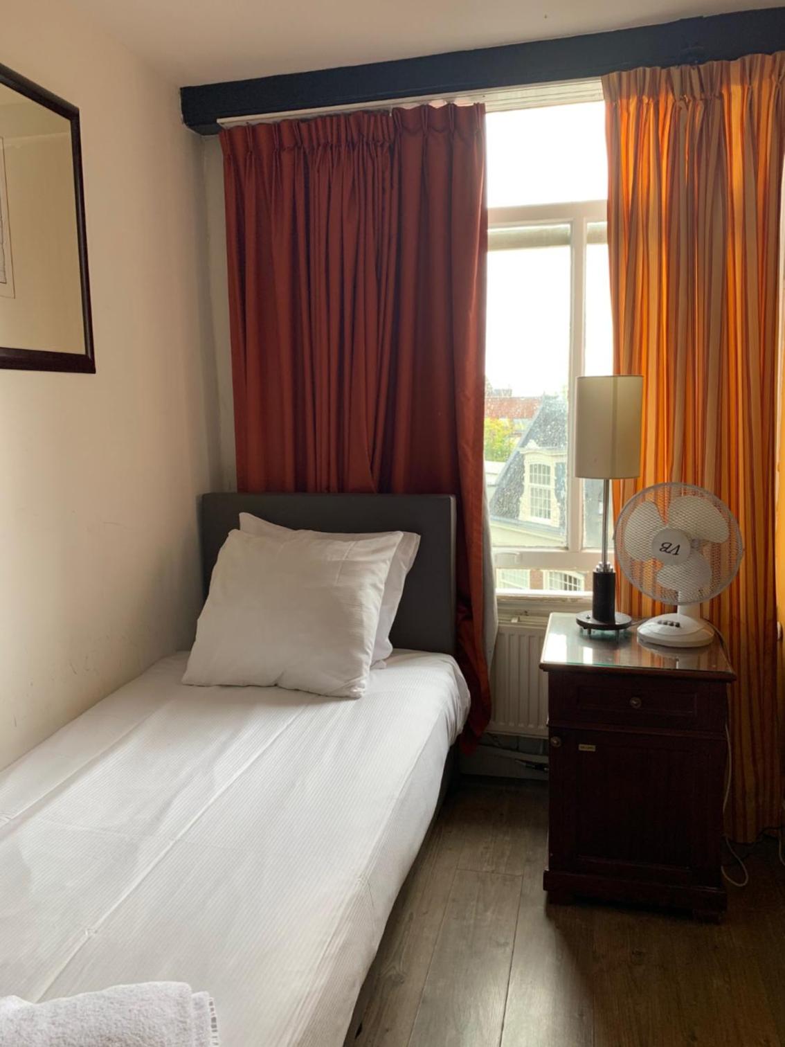 Single Room with Private External Bathroom photo 2