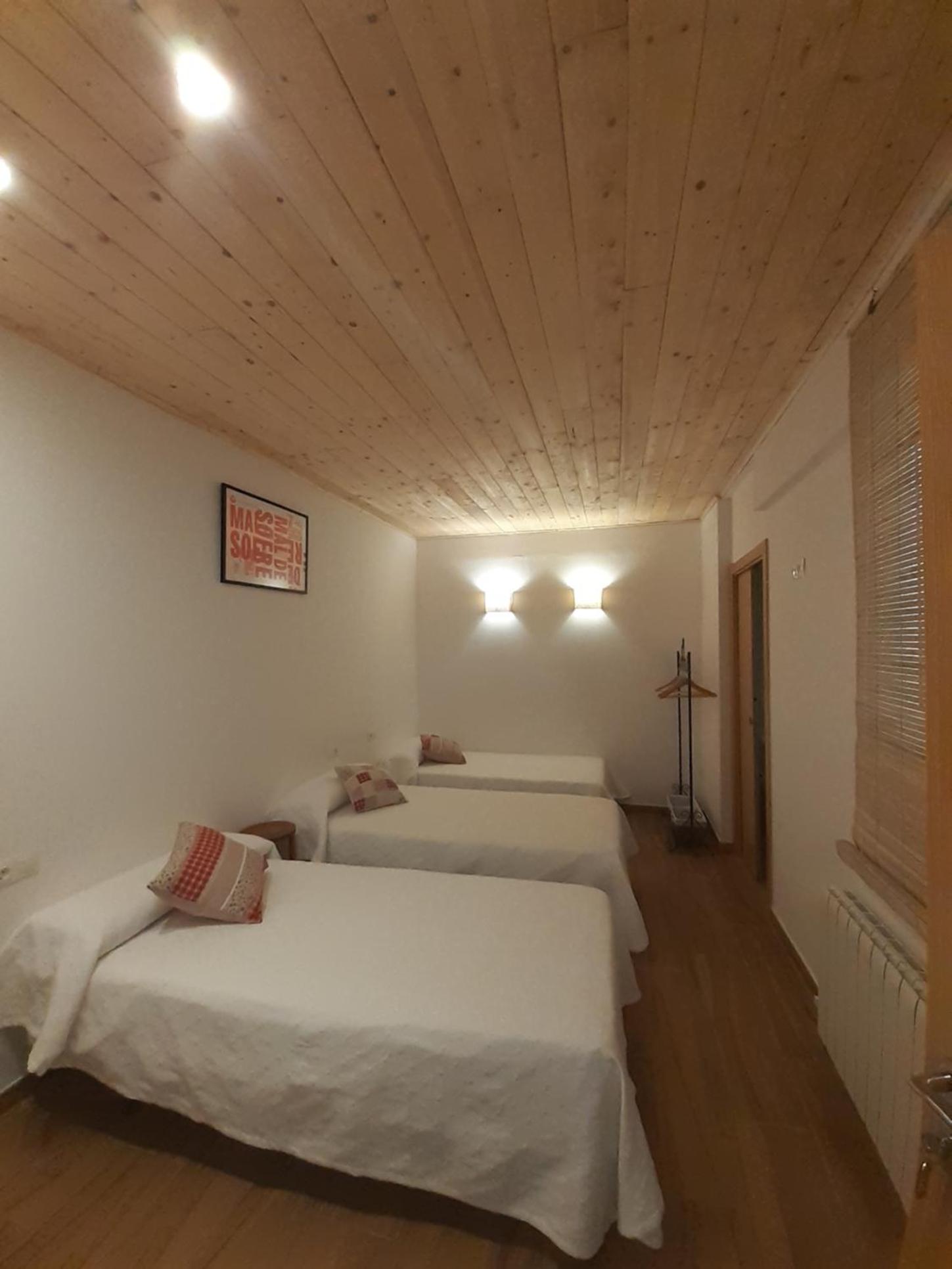 Deluxe Family Room - Photo 2
