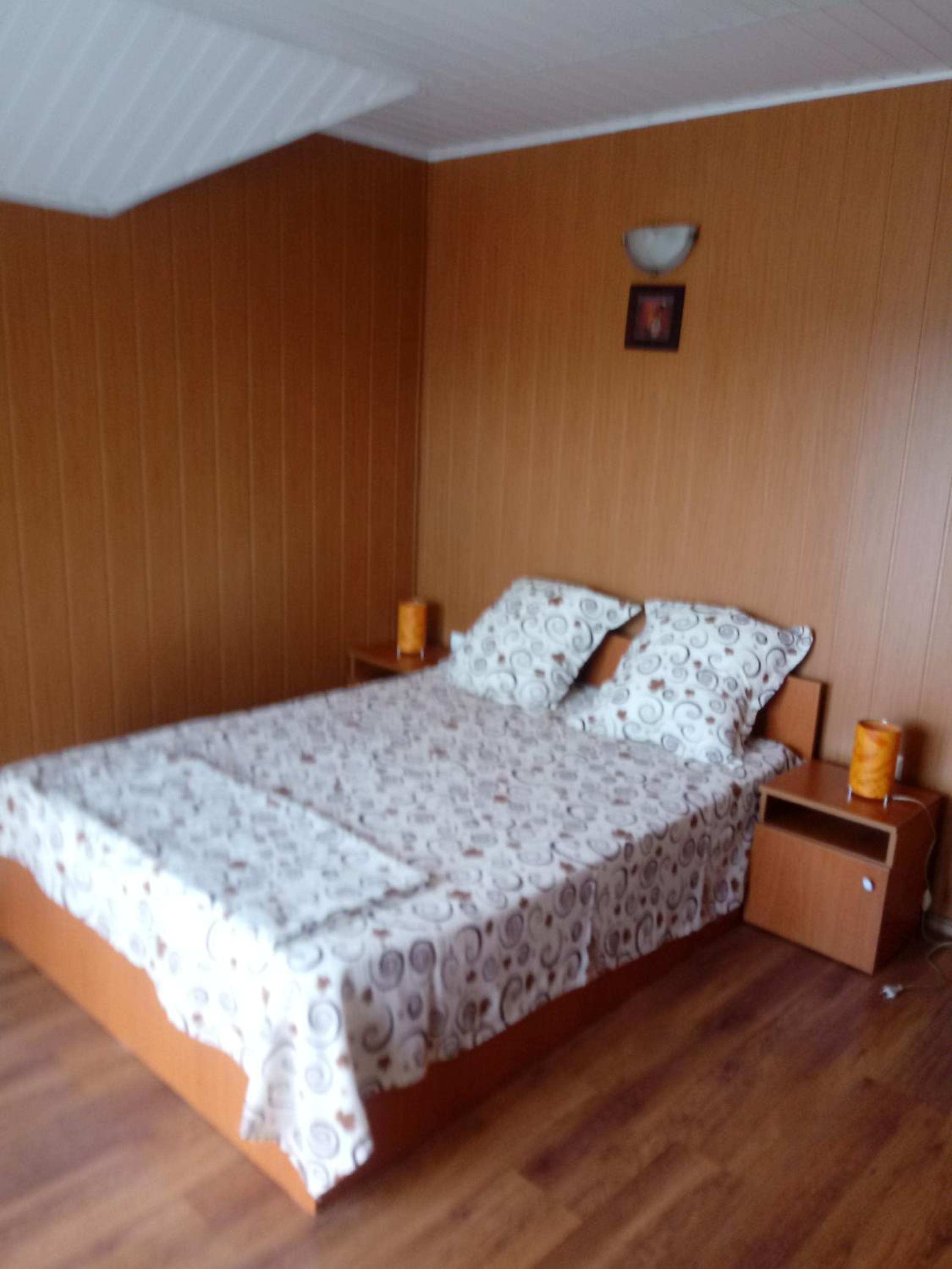 Five-Bedroom House photo 1