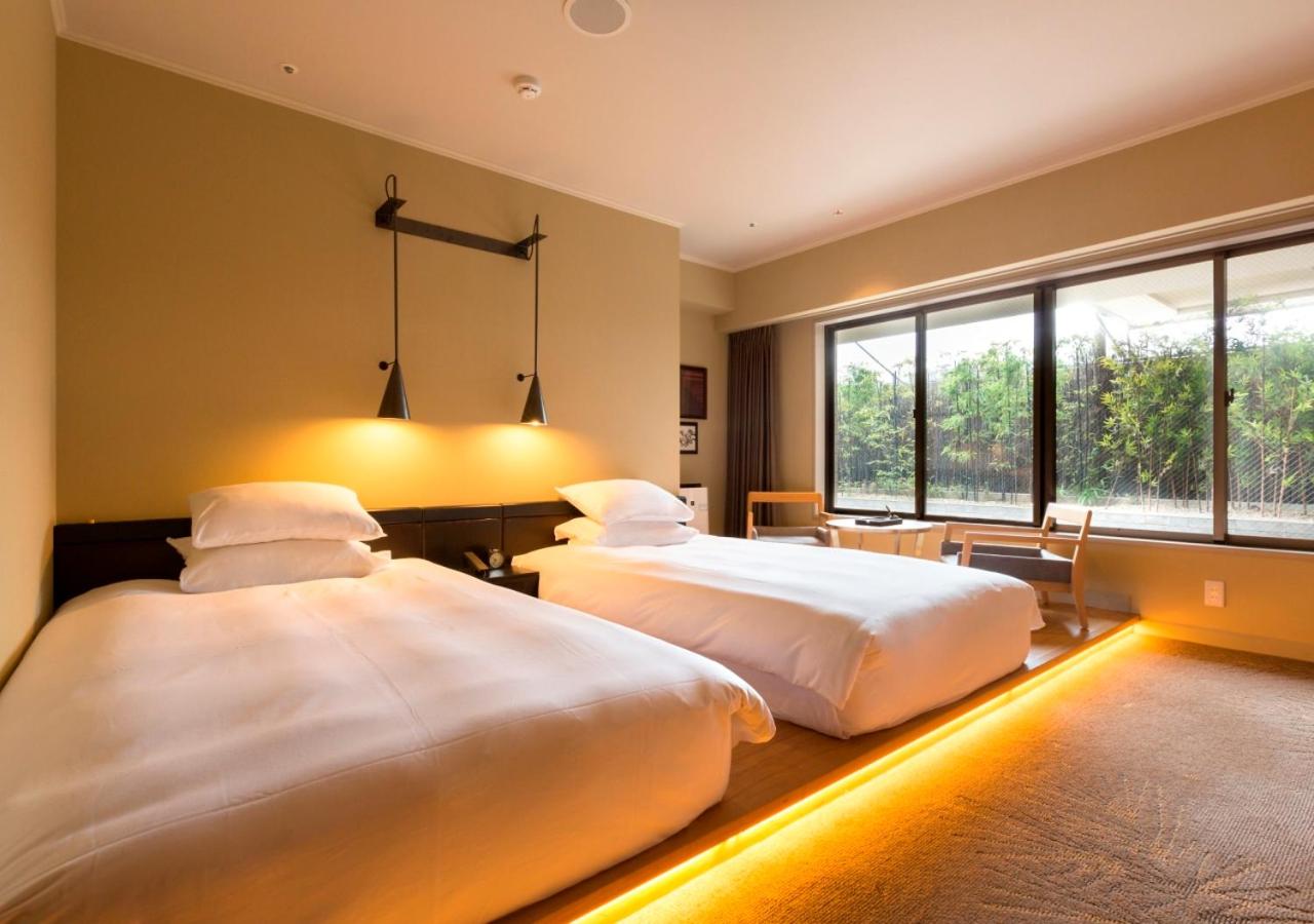 Luxury Twin Room with Club Lounge Access - Dinner and Breakfast Included - Sushi & Sukiyaki Kaiseki Course - Non-Smoking