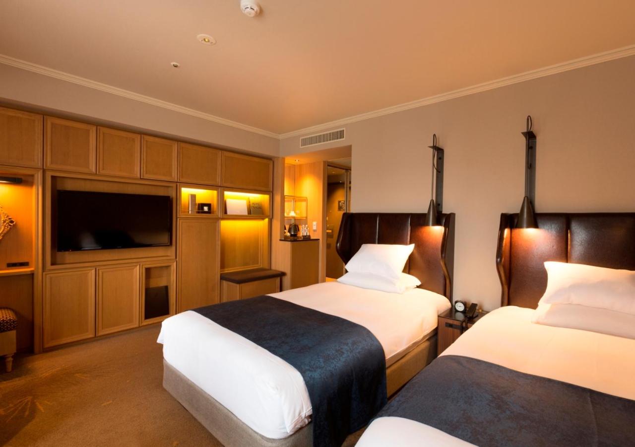 Superior Twin Room with Club Lounge Access - Dinner and Breakfast Included - Sushi & Sukiyaki Kaiseki Course - Non-Smoking 
