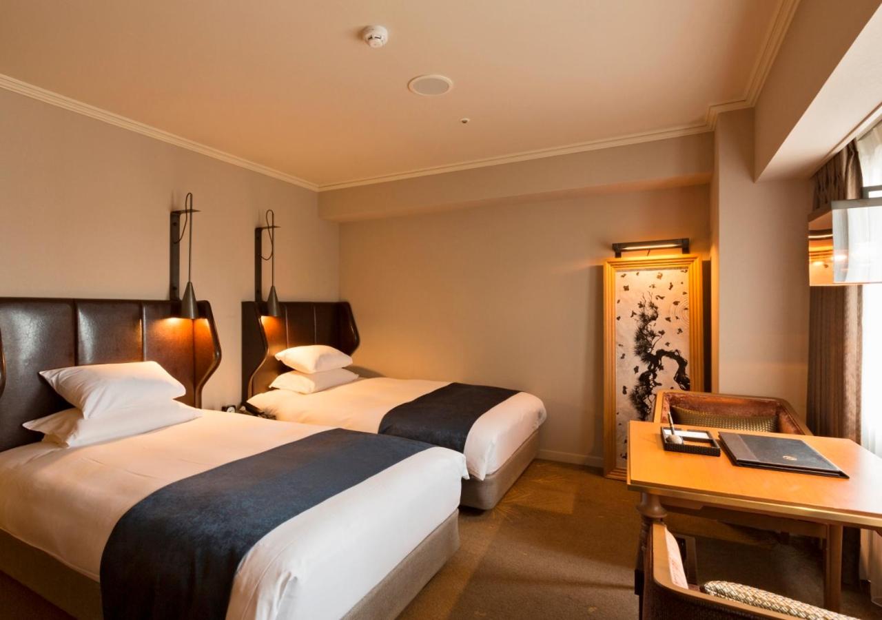 Superior Twin Room with Club Lounge Access - Breakfast Included - Non-Smoking