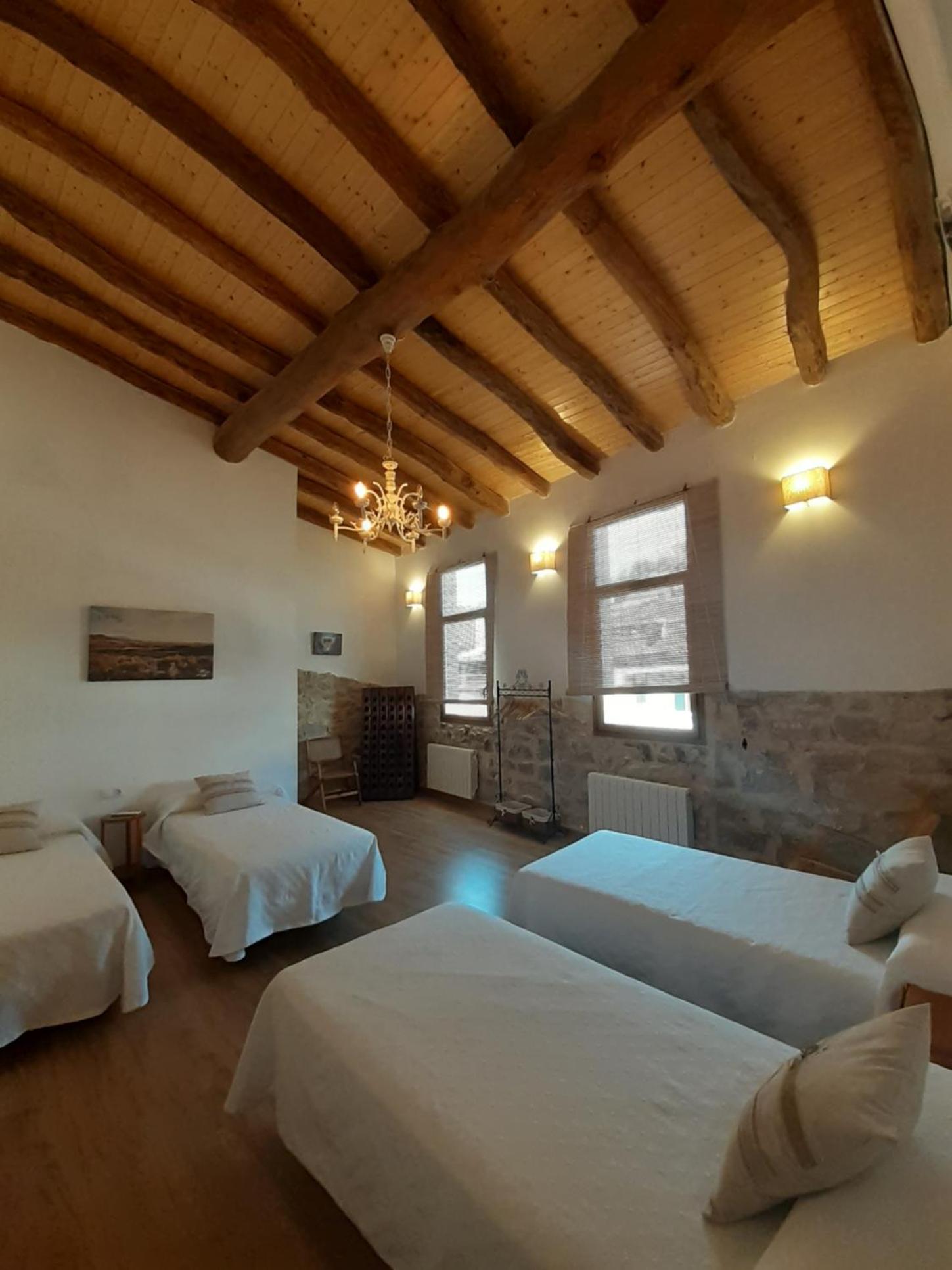 Deluxe Quadruple Room - Photo 1