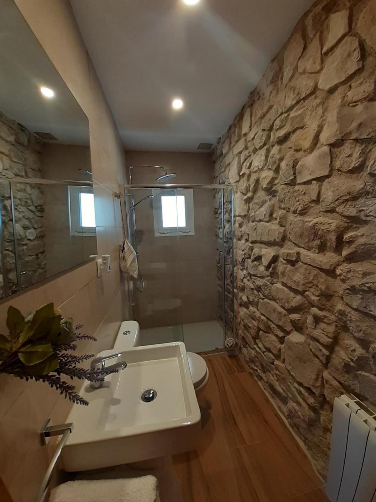 Deluxe Quadruple Room - Photo 9