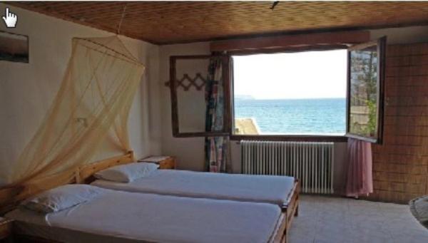 Standard Twin Room with Sea View - Photo 4