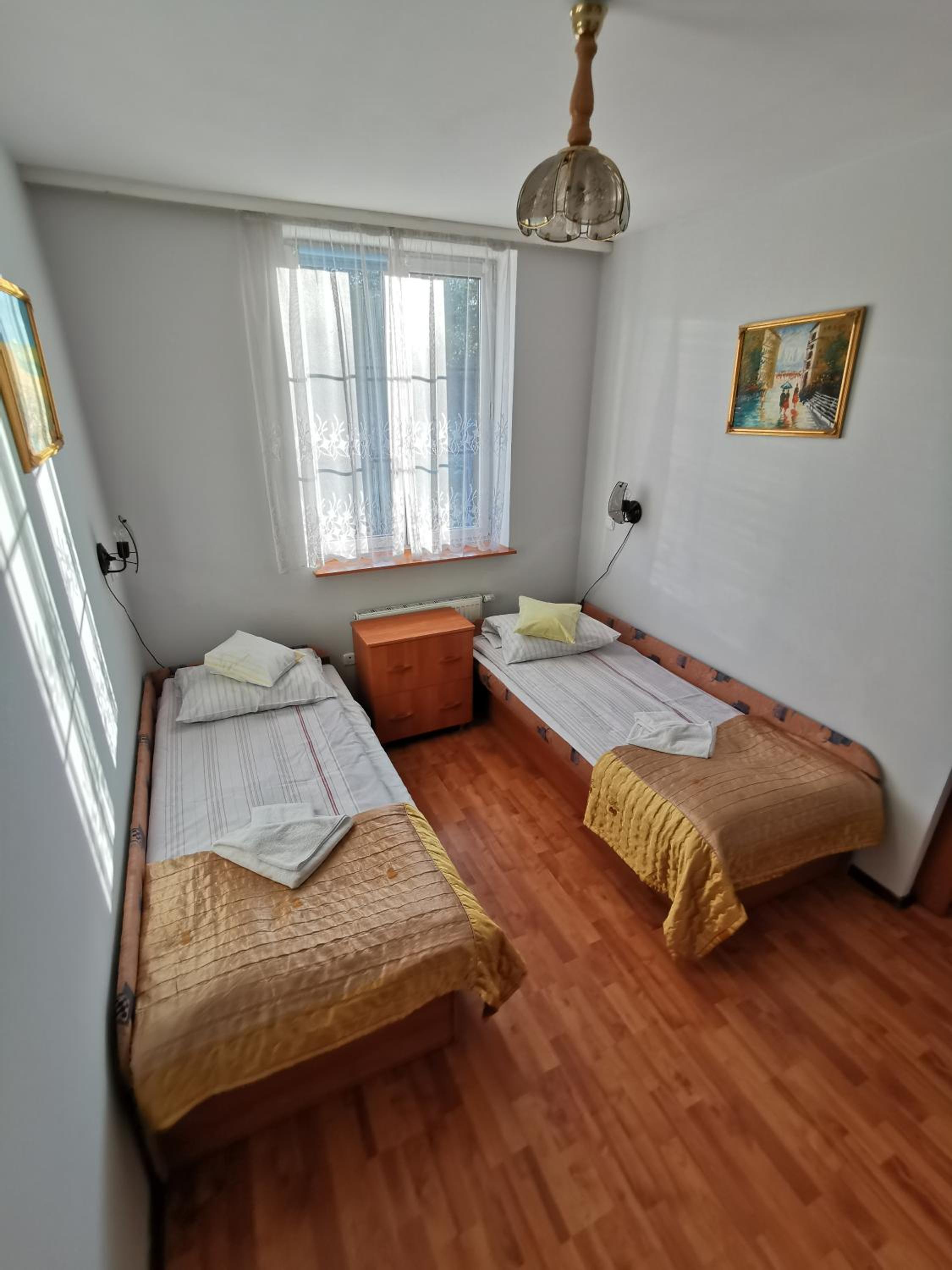 Quadruple Room with Private Bathroom - Photo 6