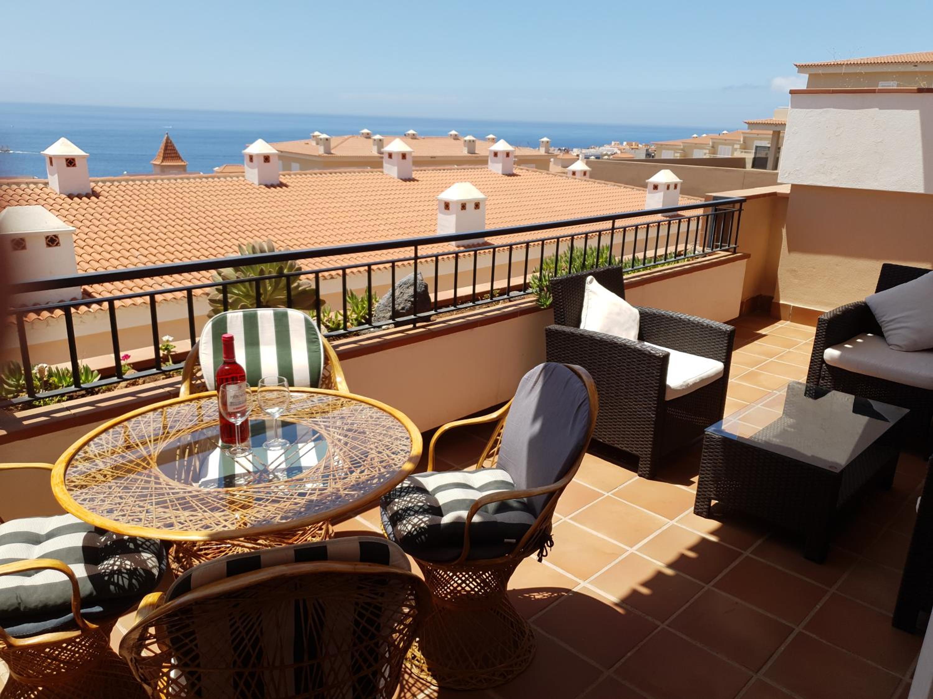One-Bedroom Apartment with Sea View - Photo 15