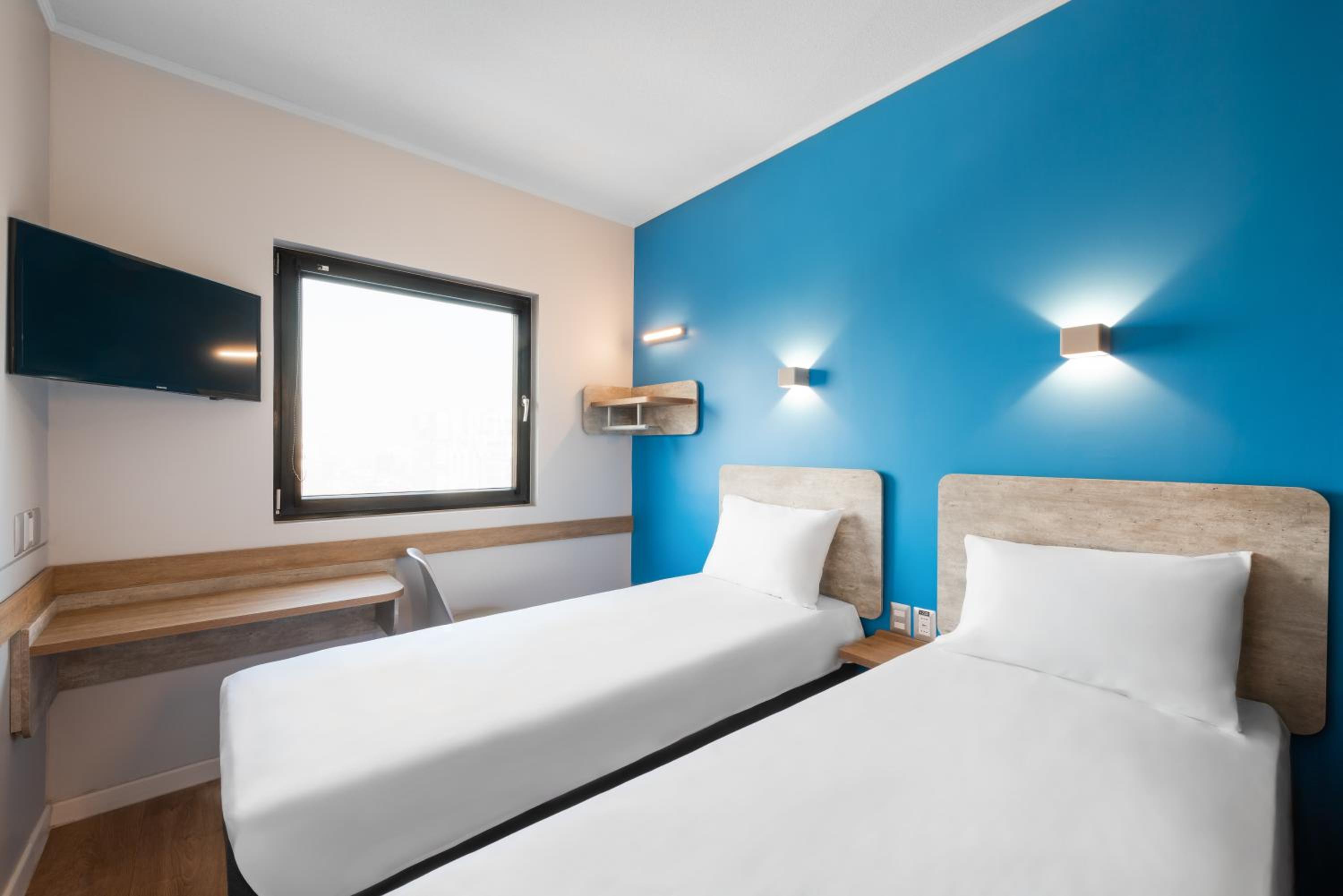 Standard Twin Room - Photo 1