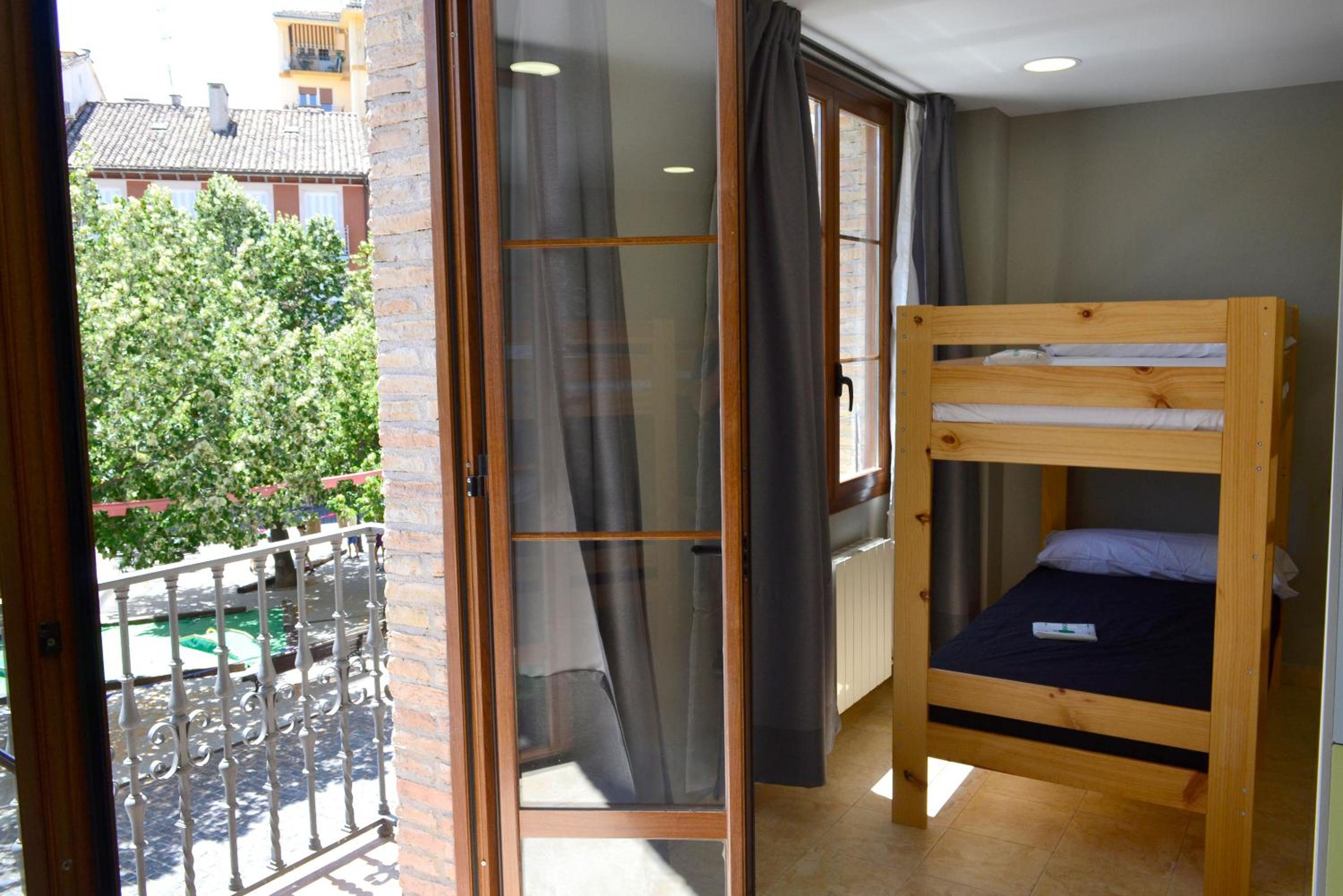 Litera en Dormitorio Compartido Mixto de 12 camas