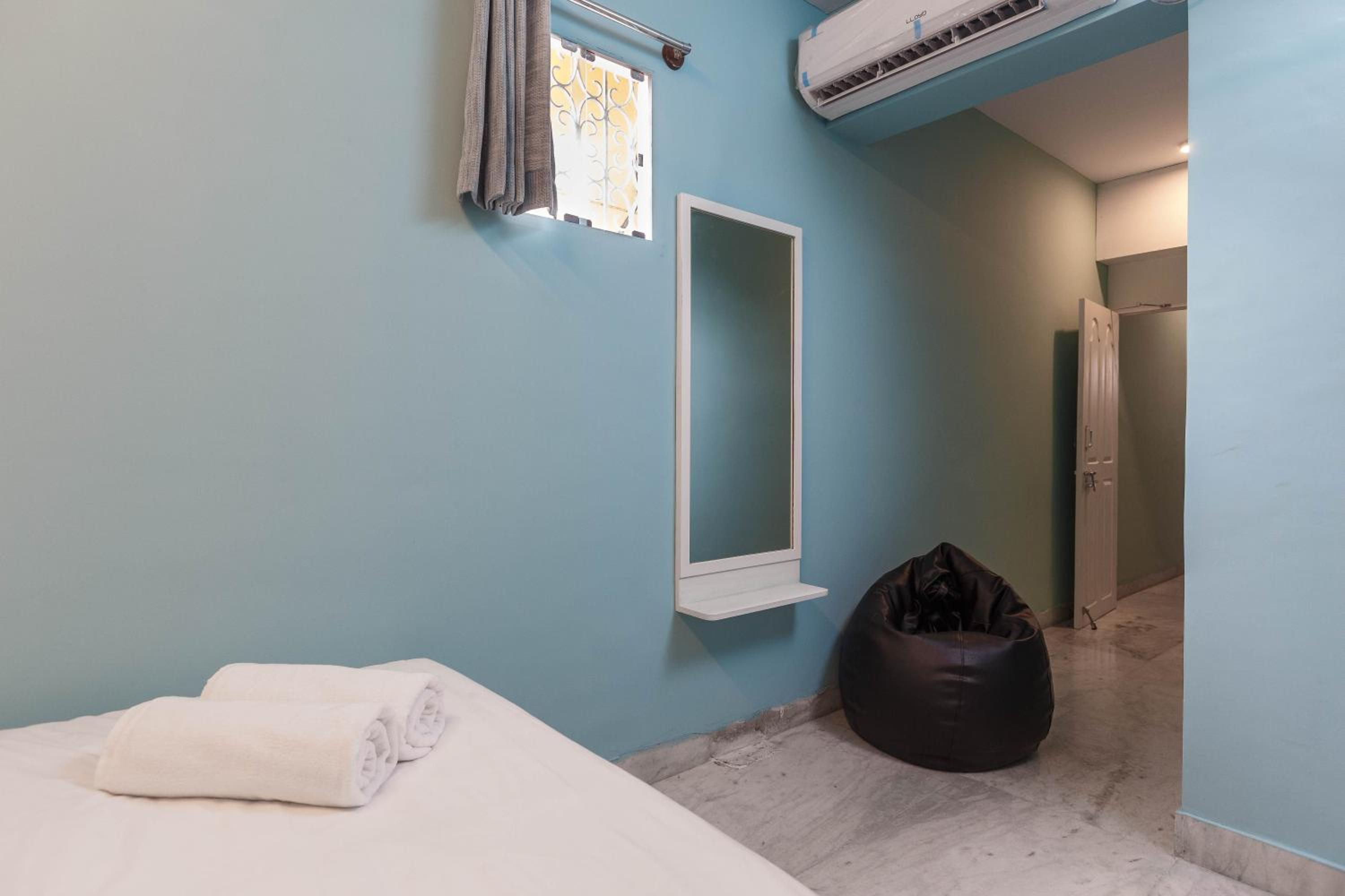 Large Double Room - Photo 6