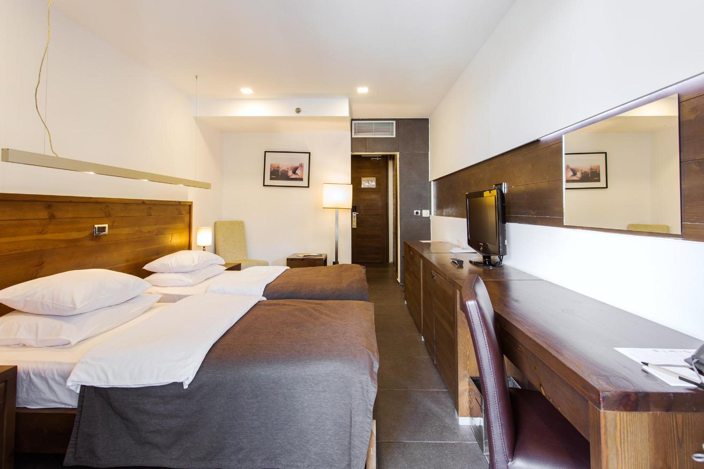 Standard Double or Twin Room - Photo 2