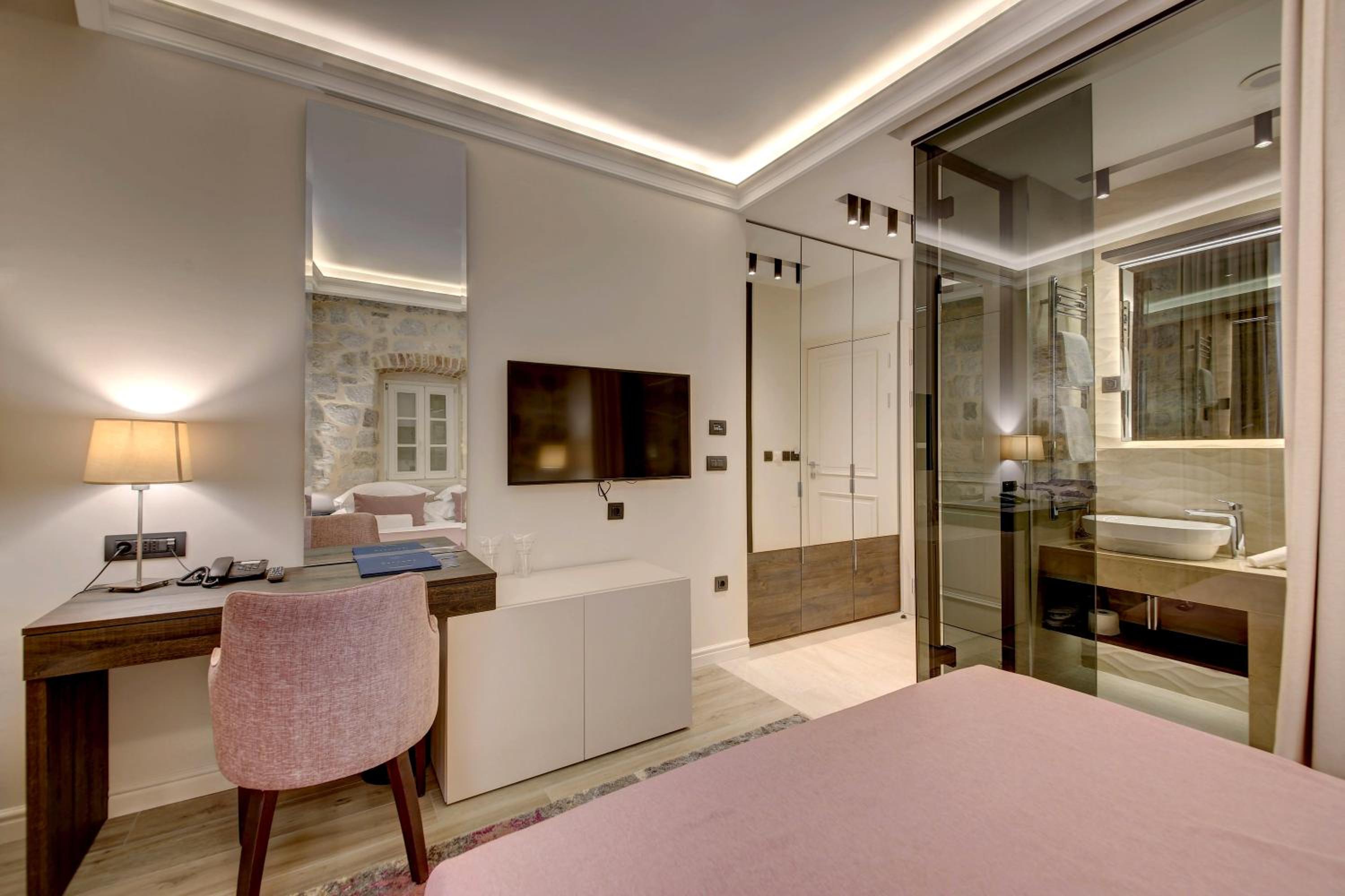 Standard Double Room - Photo 6