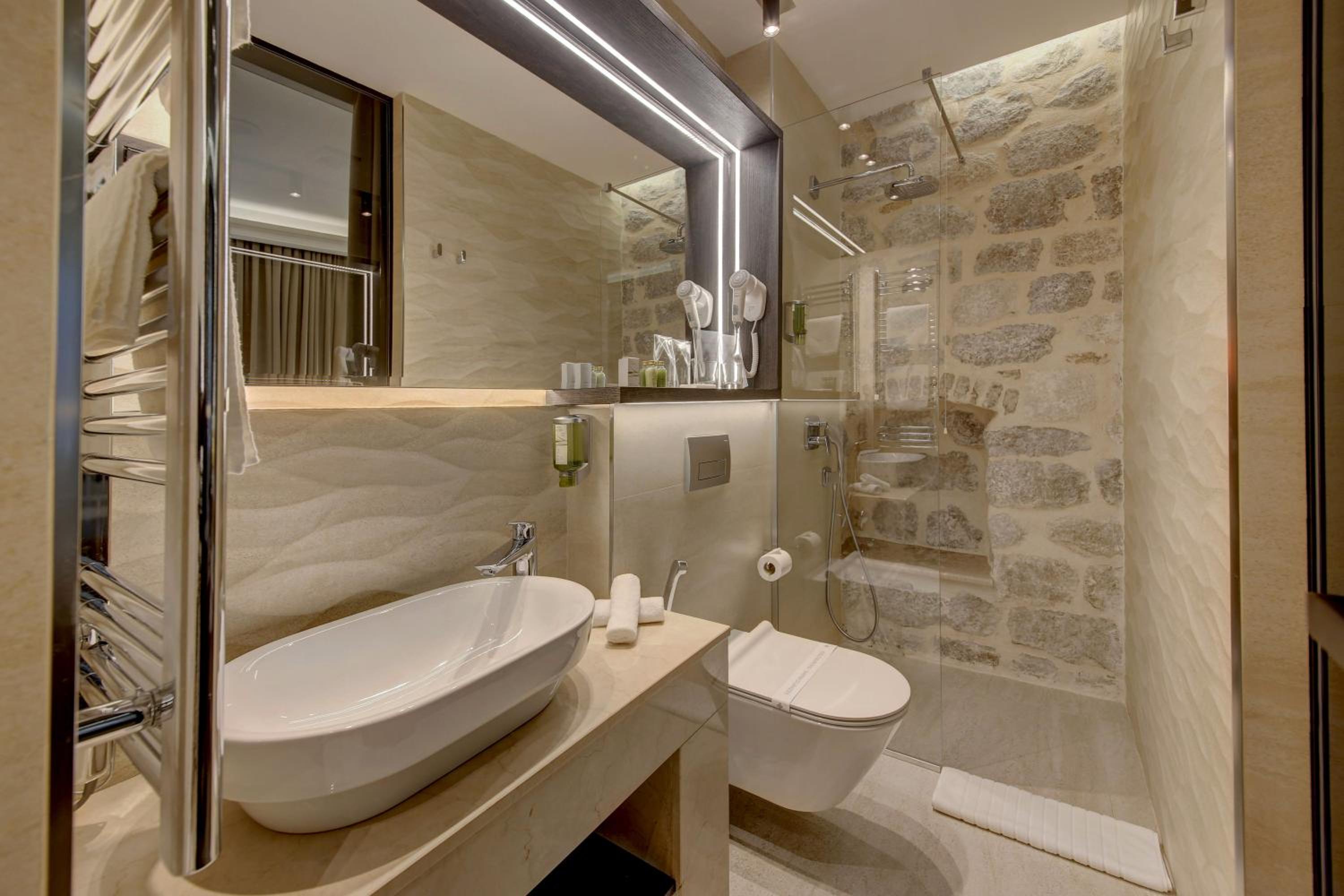 Standard Double Room - Photo 5