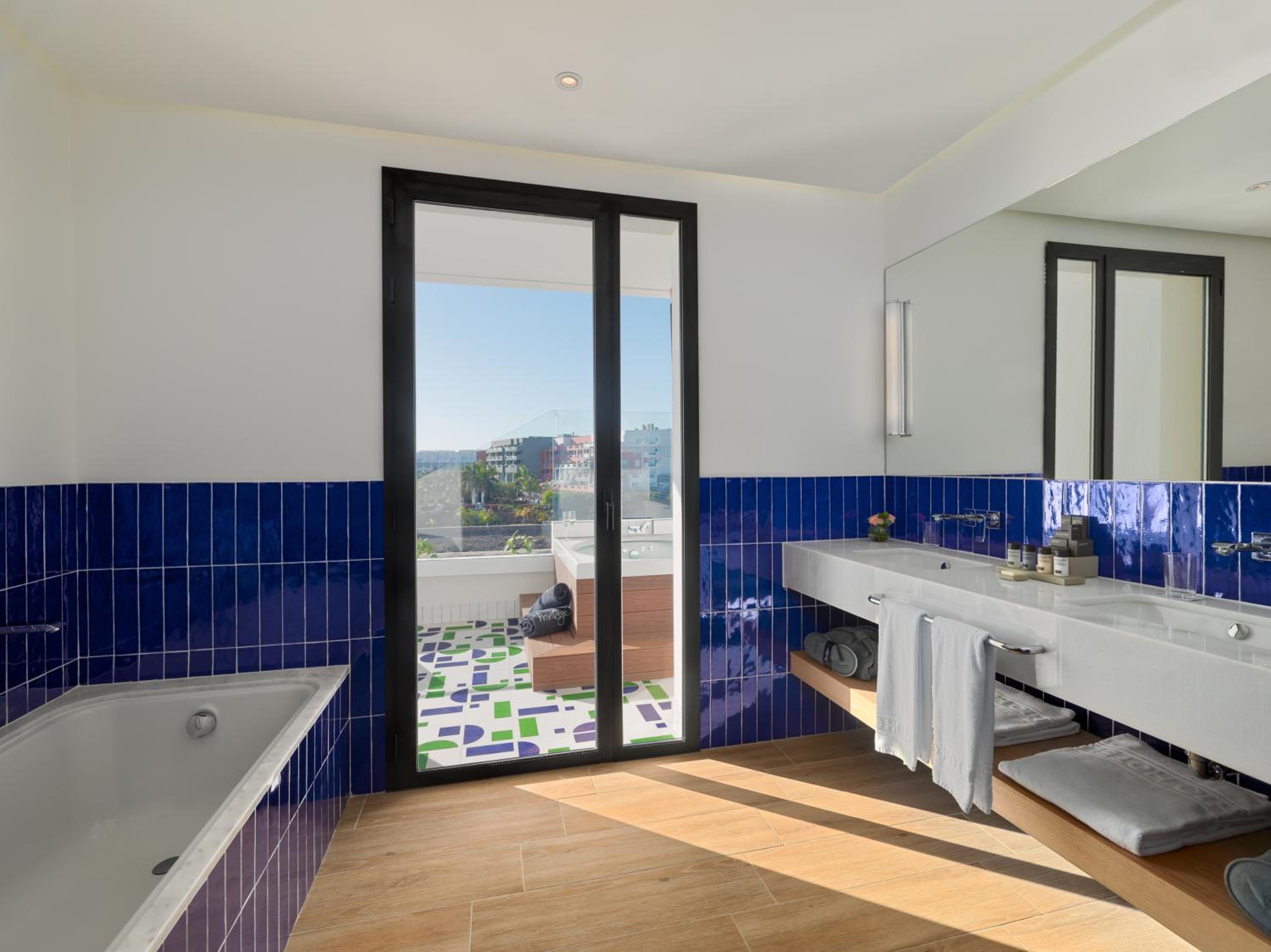 Suite Privilege (2 Adults + 1 Child)