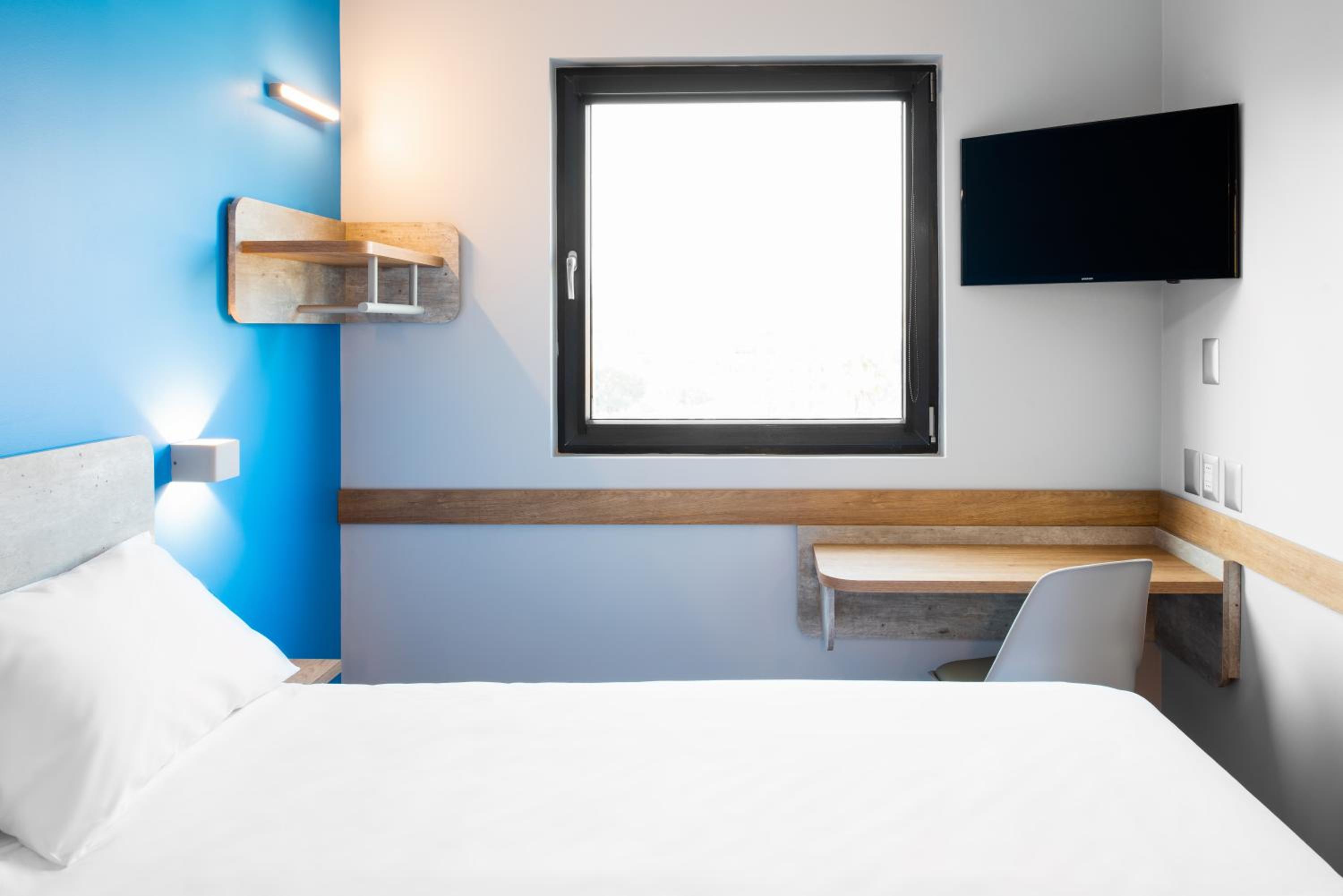 Standard Double Room - Photo 8