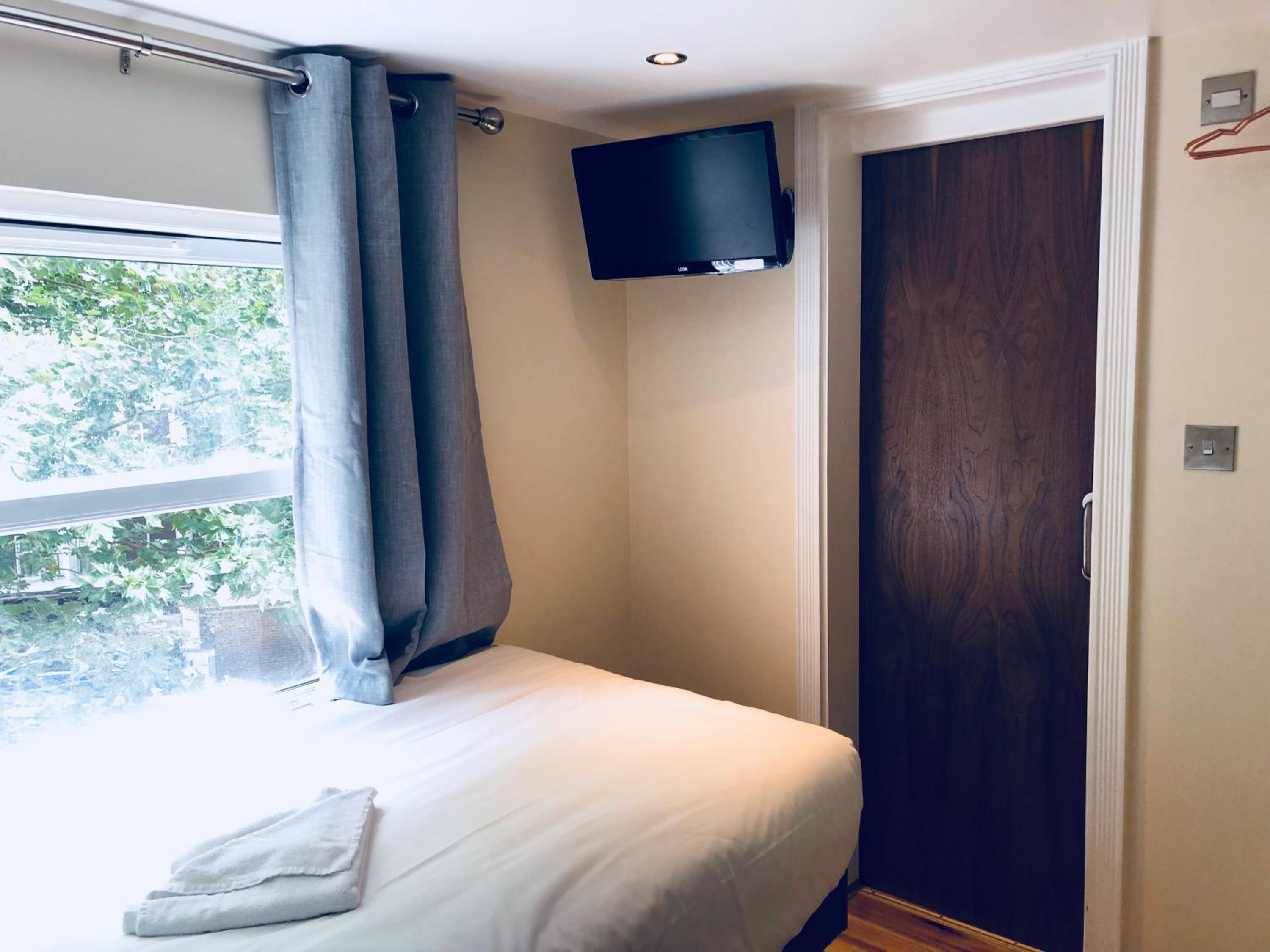 Single Studio (1 Adult) [NR] photo 2