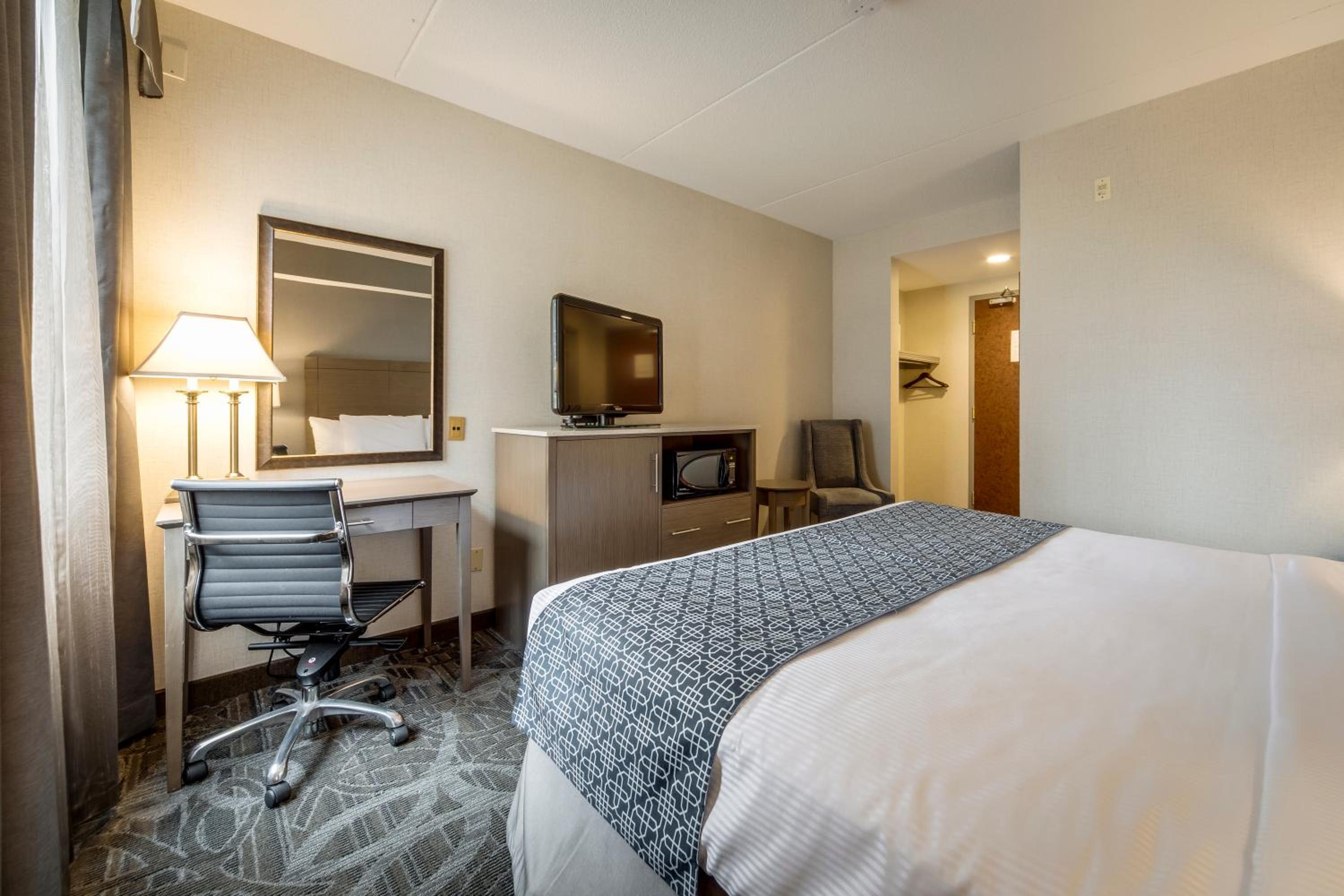 Standard Room with 1 Queen Bed photo 1