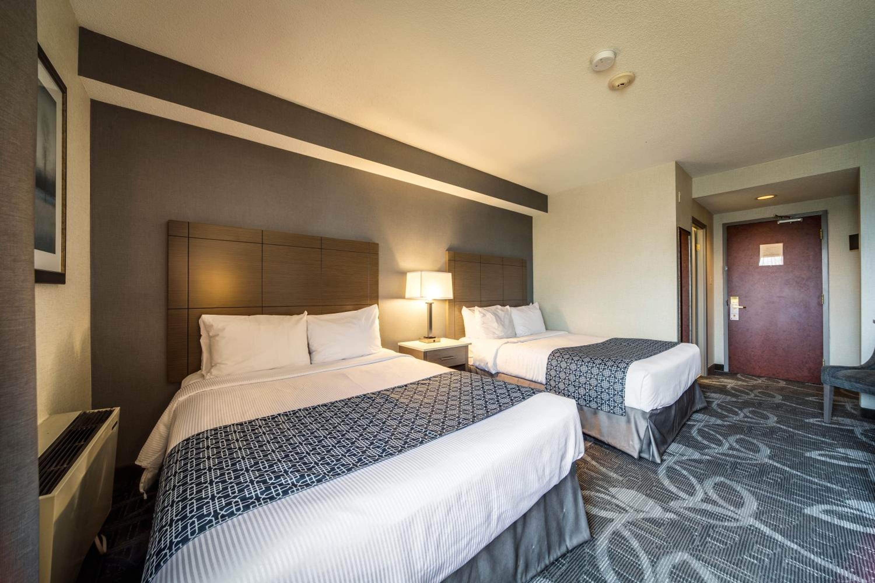 Standard Room with Two Queen Beds photo 1