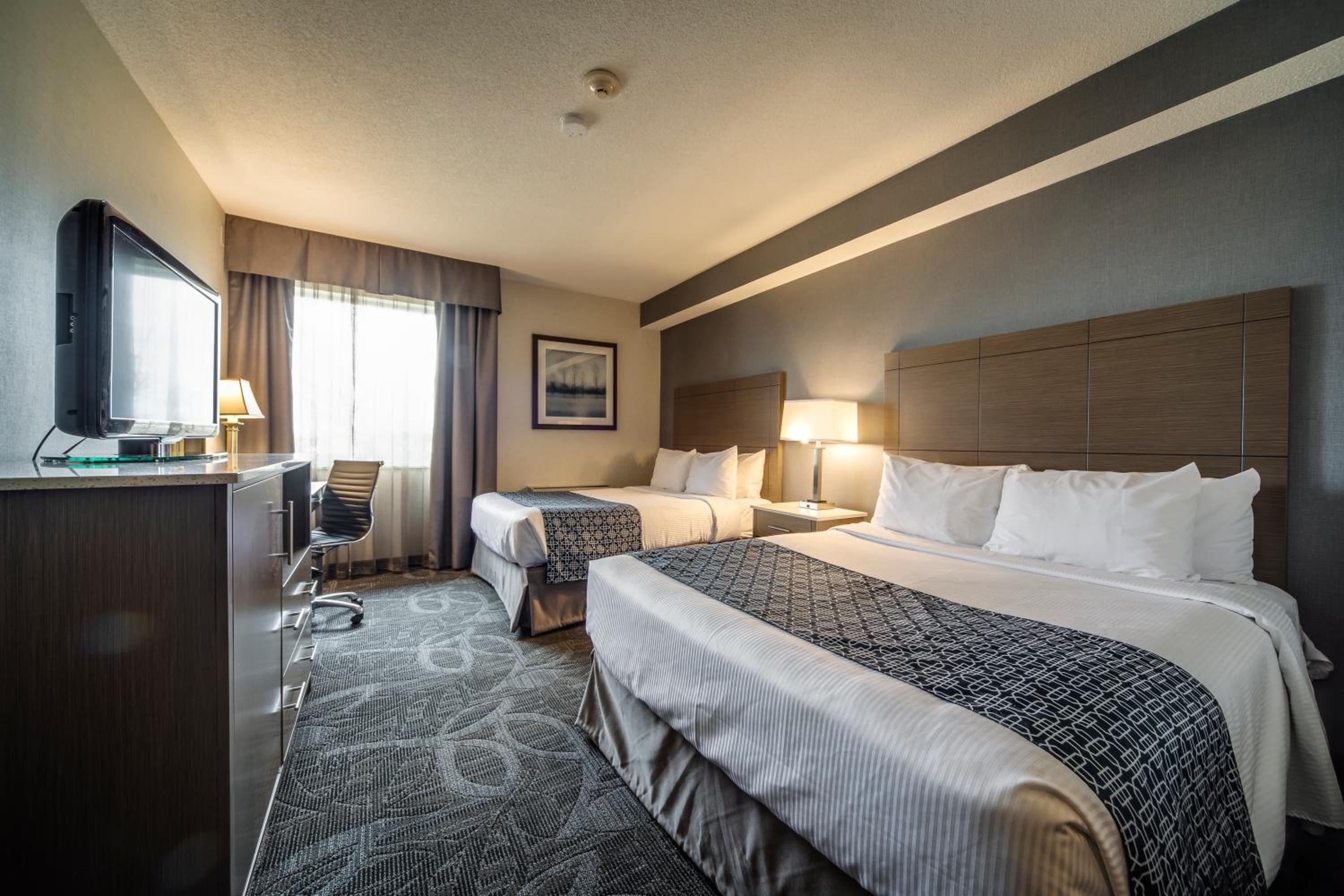 Standard Room with Two Queen Beds photo 3