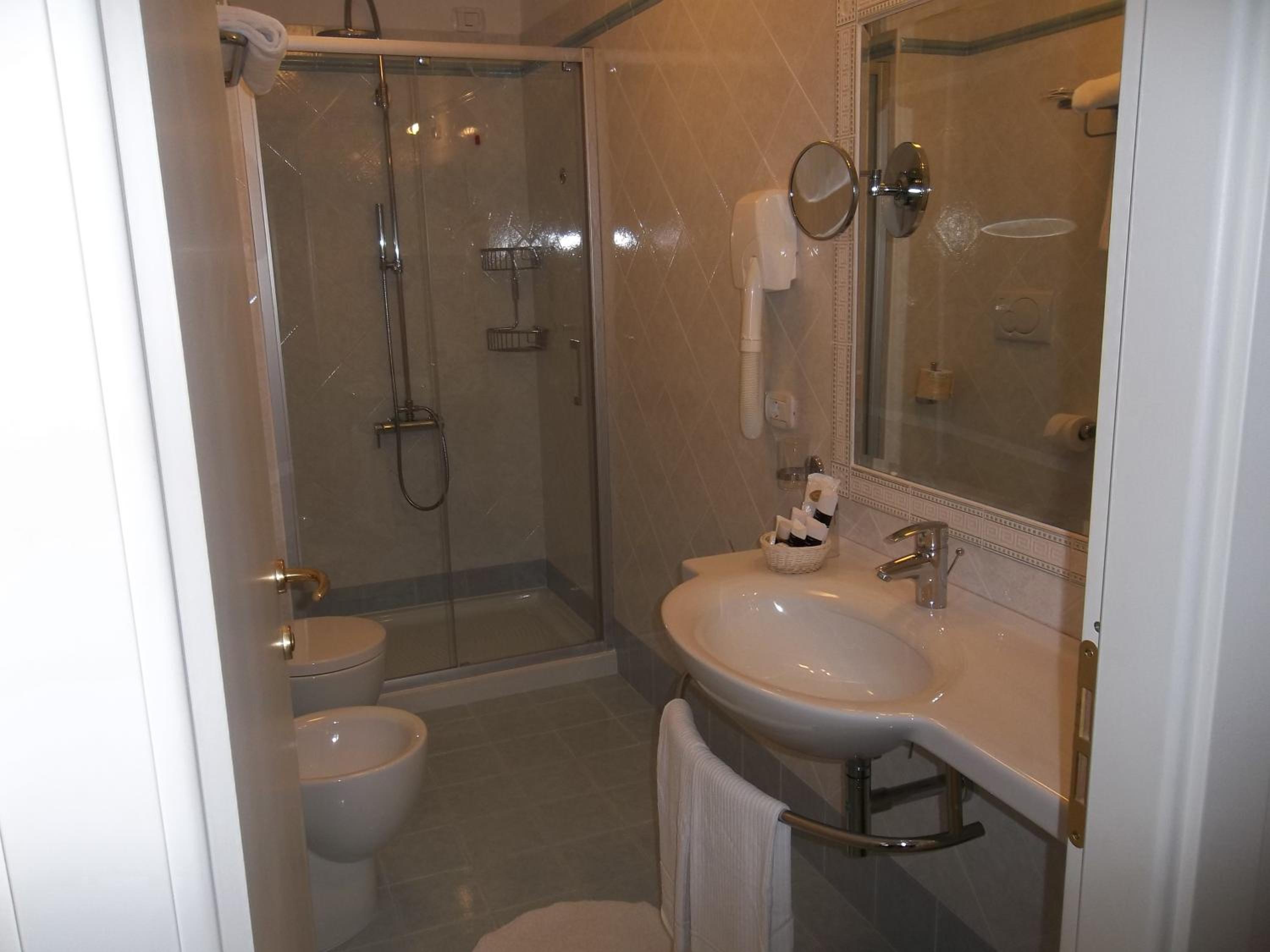 Double Room - Photo 2
