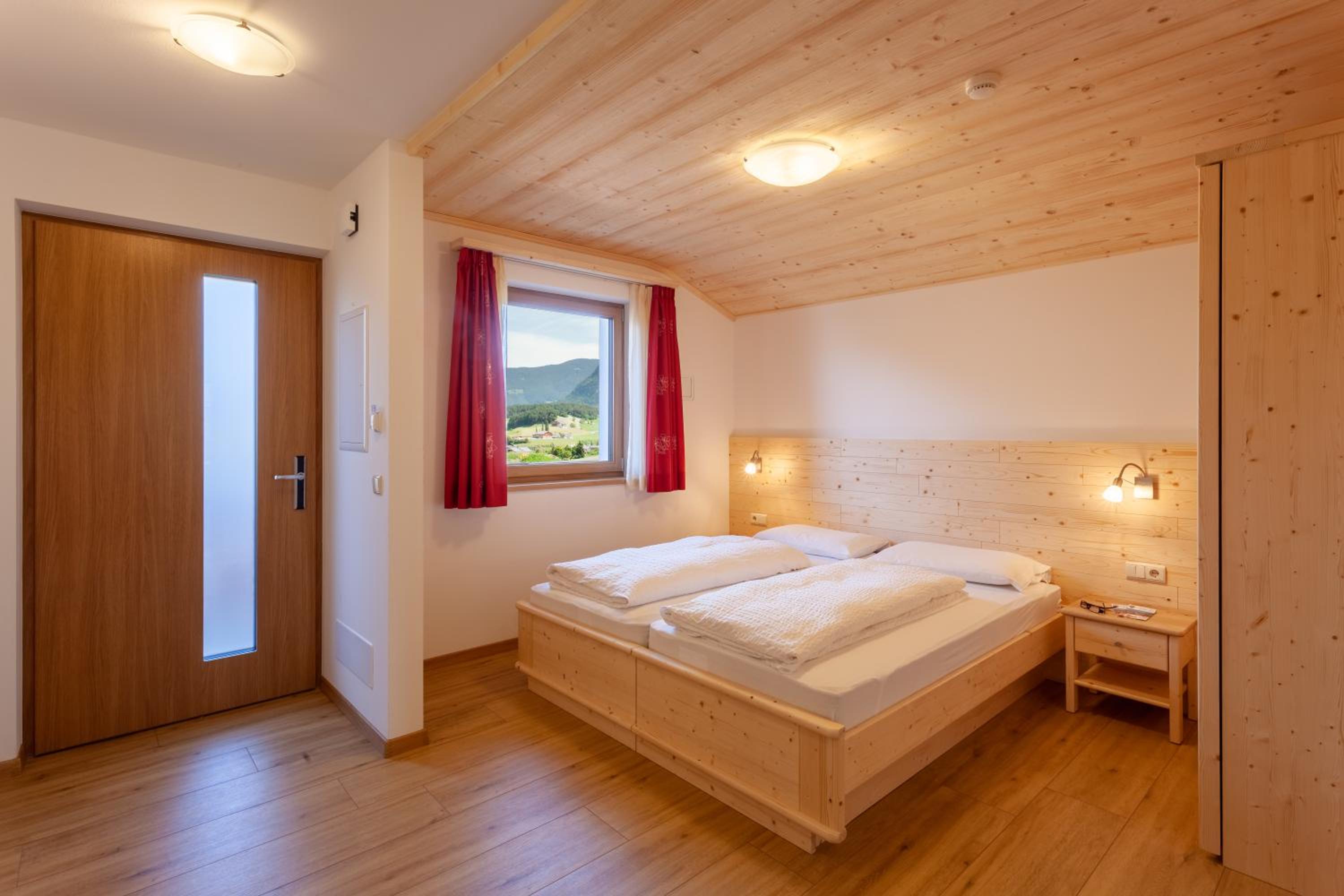 Apartment with Mountain View