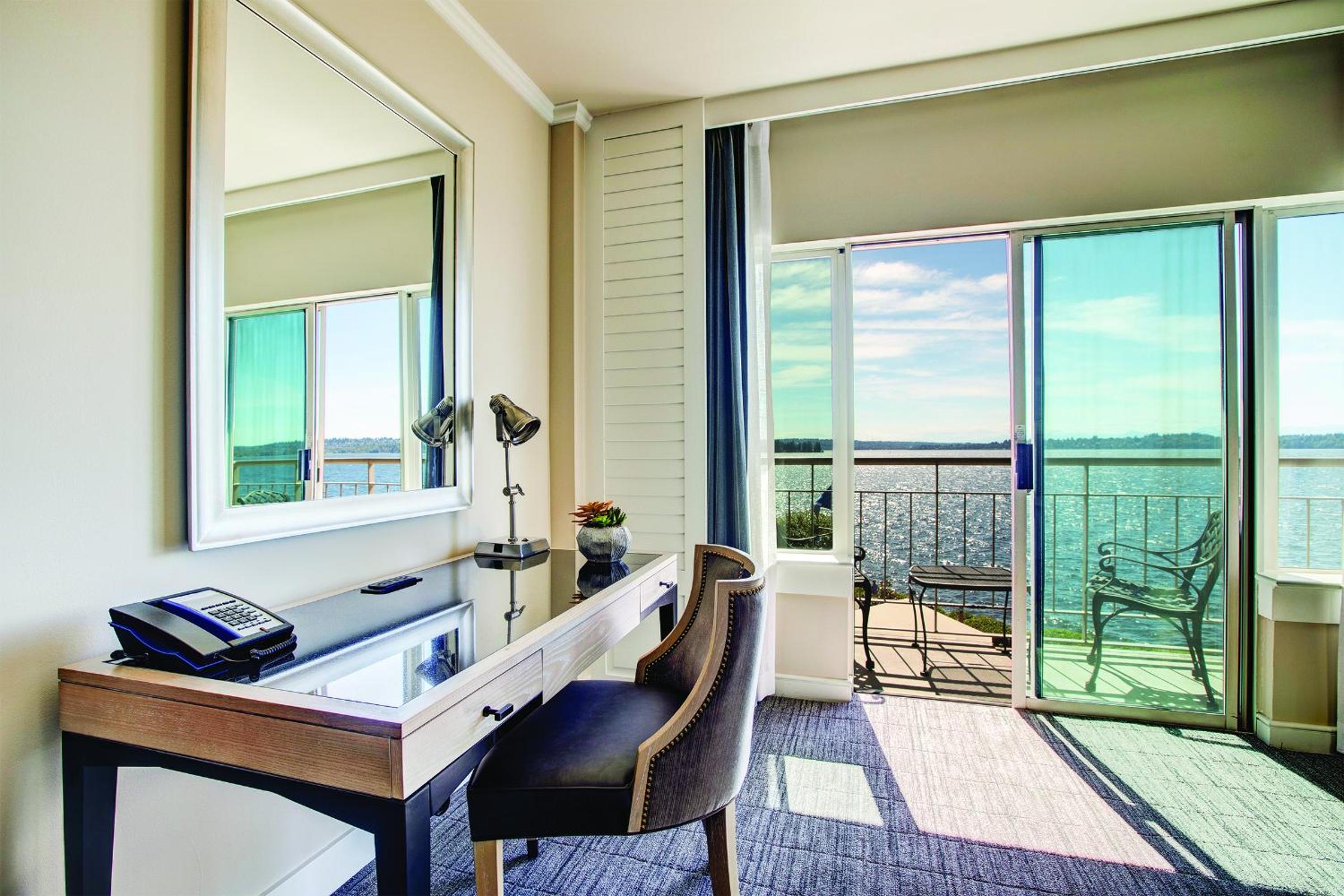 King Room with Balcony photo 2