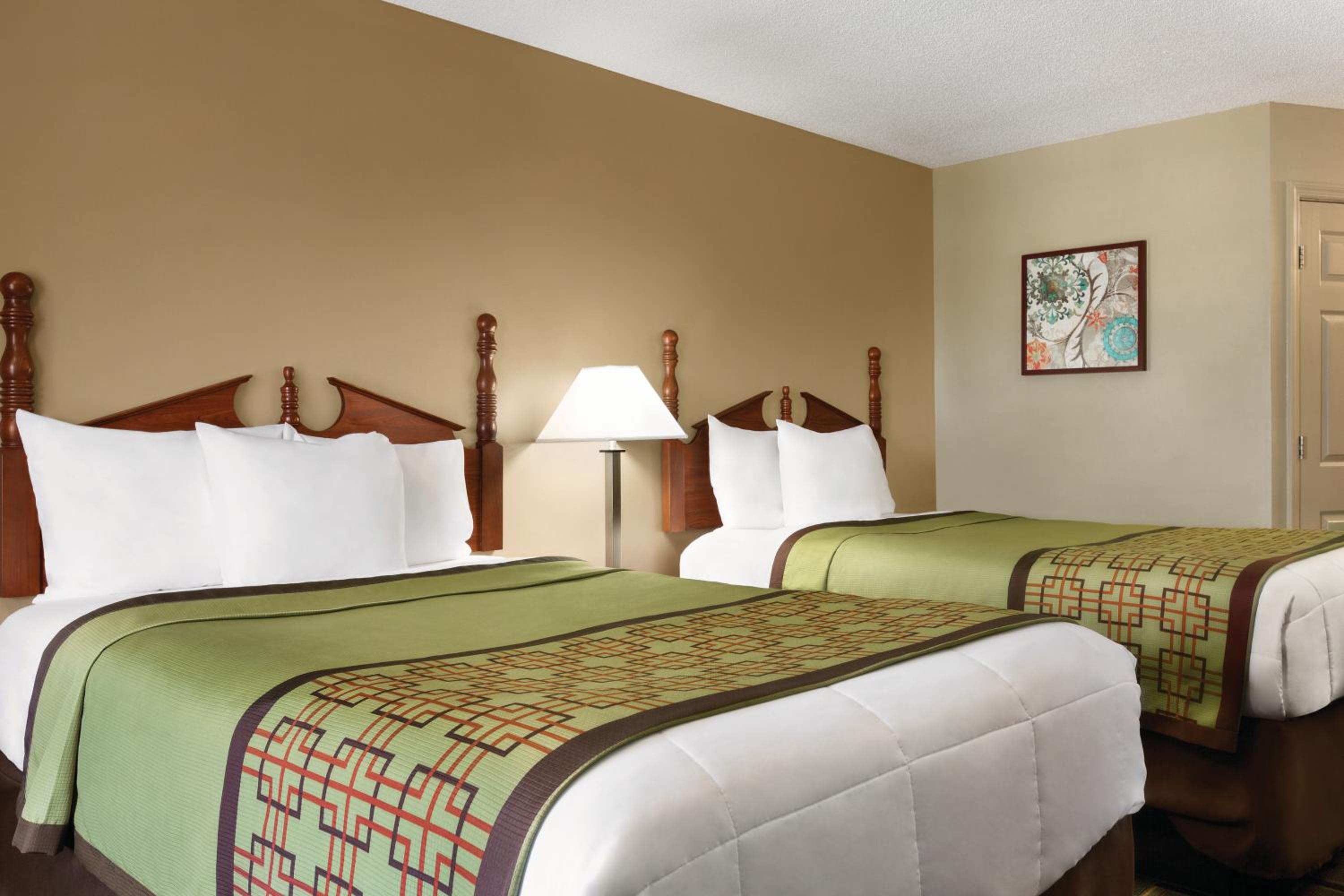 Double Room with Two Double Beds - Non-Smoking - Photo 2