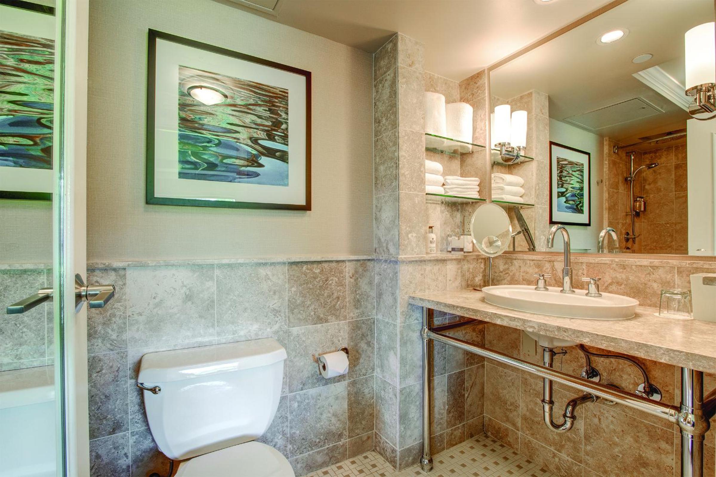 Deluxe Suite photo 2