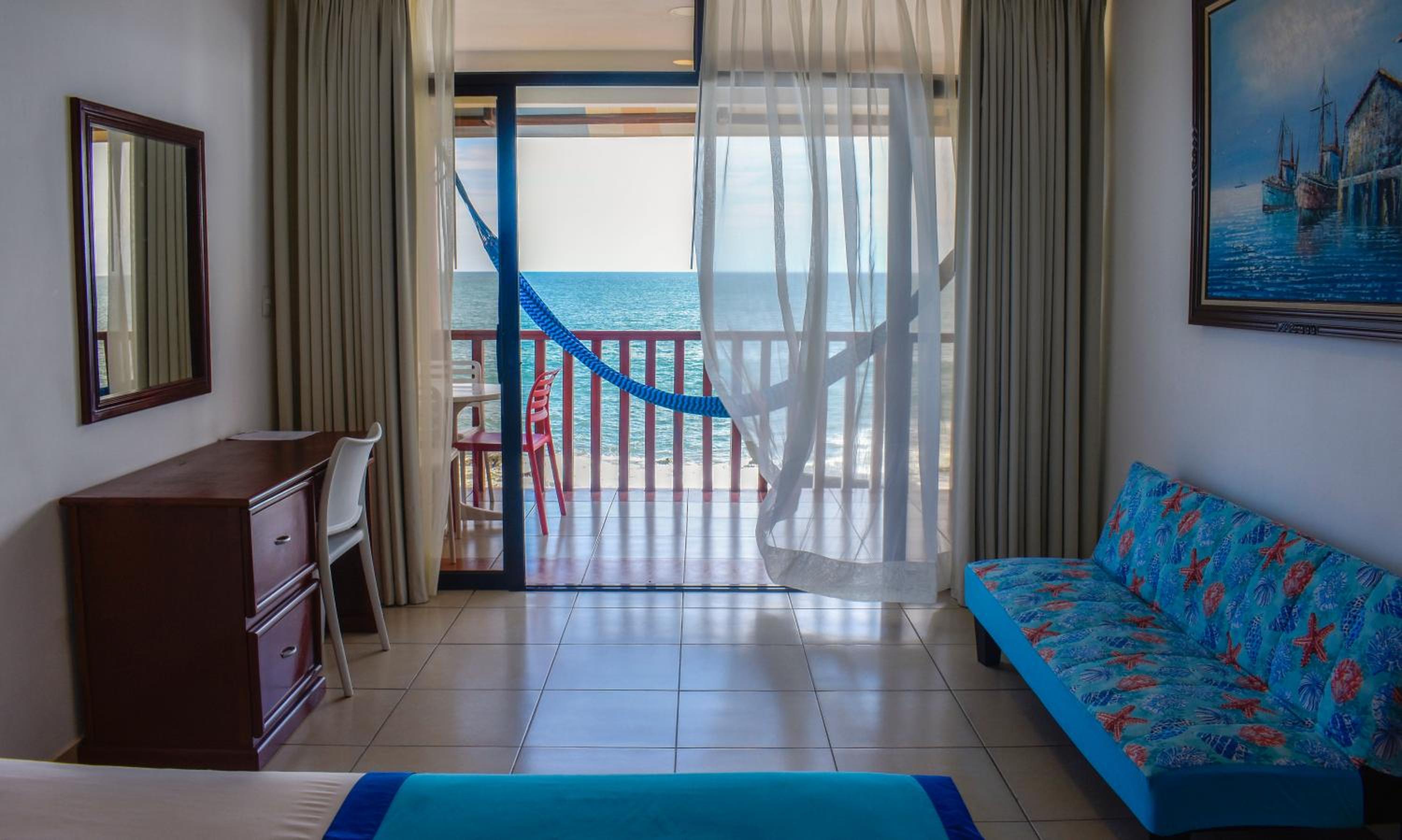 Family Room with Sea View photo 3
