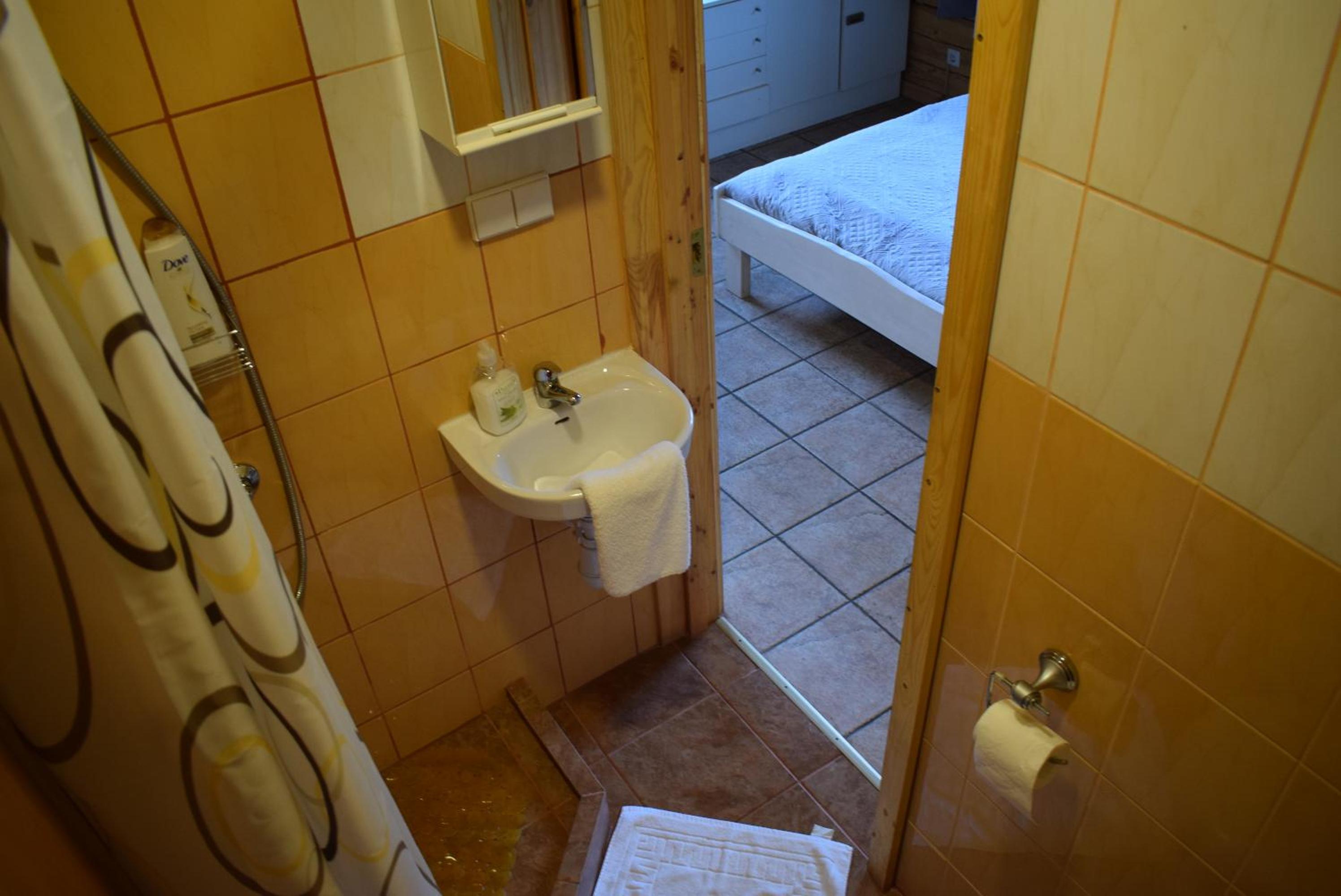 Double Room with Patio - Photo 7