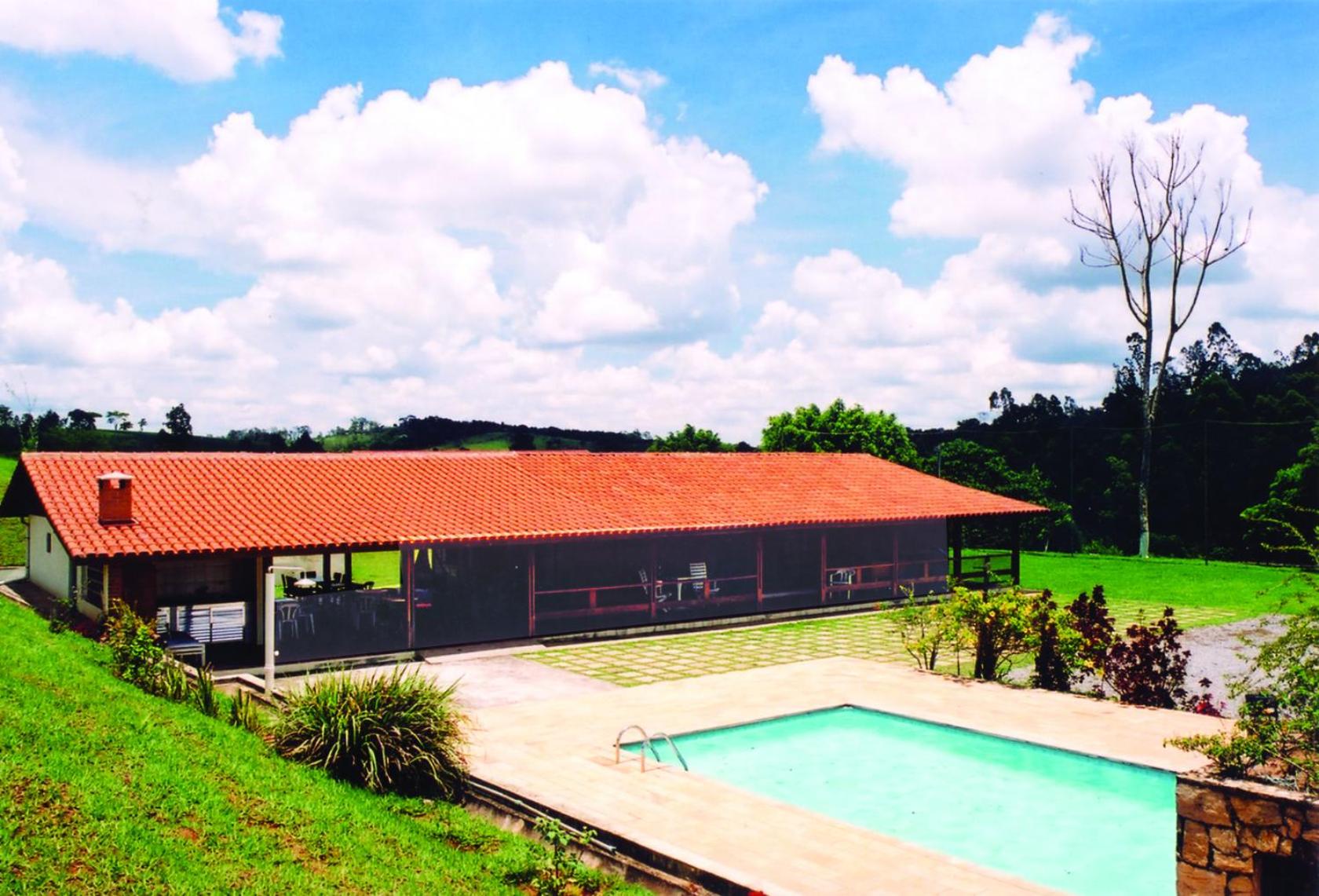 Five-Bedroom House photo 2