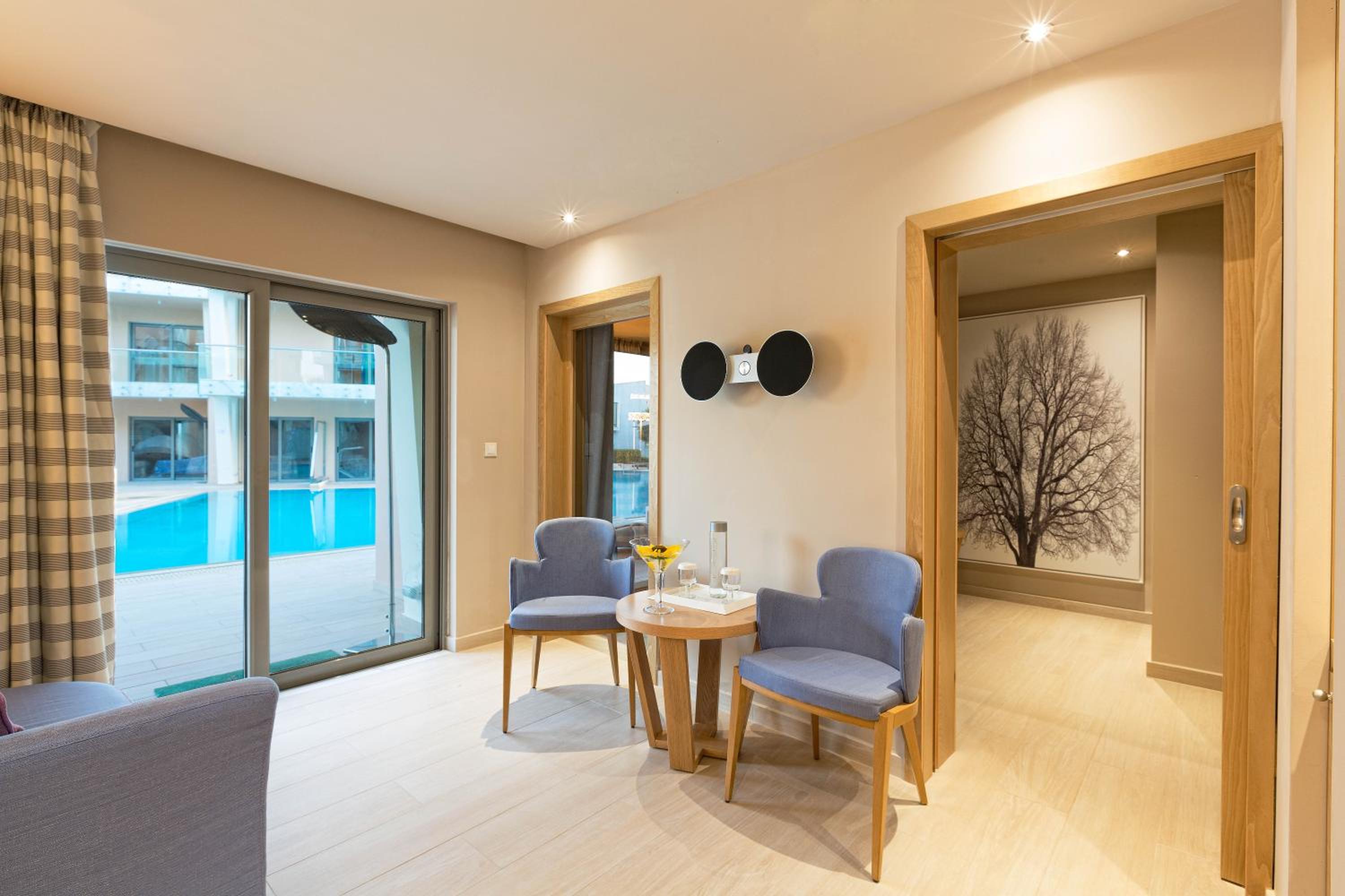 Suite with Shared Pool photo 3