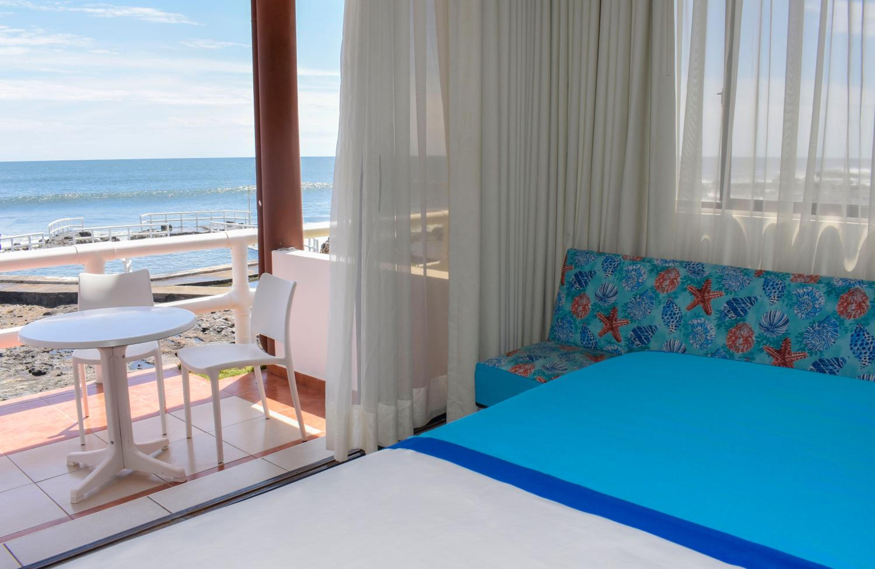 Family Room with Sea View photo 2