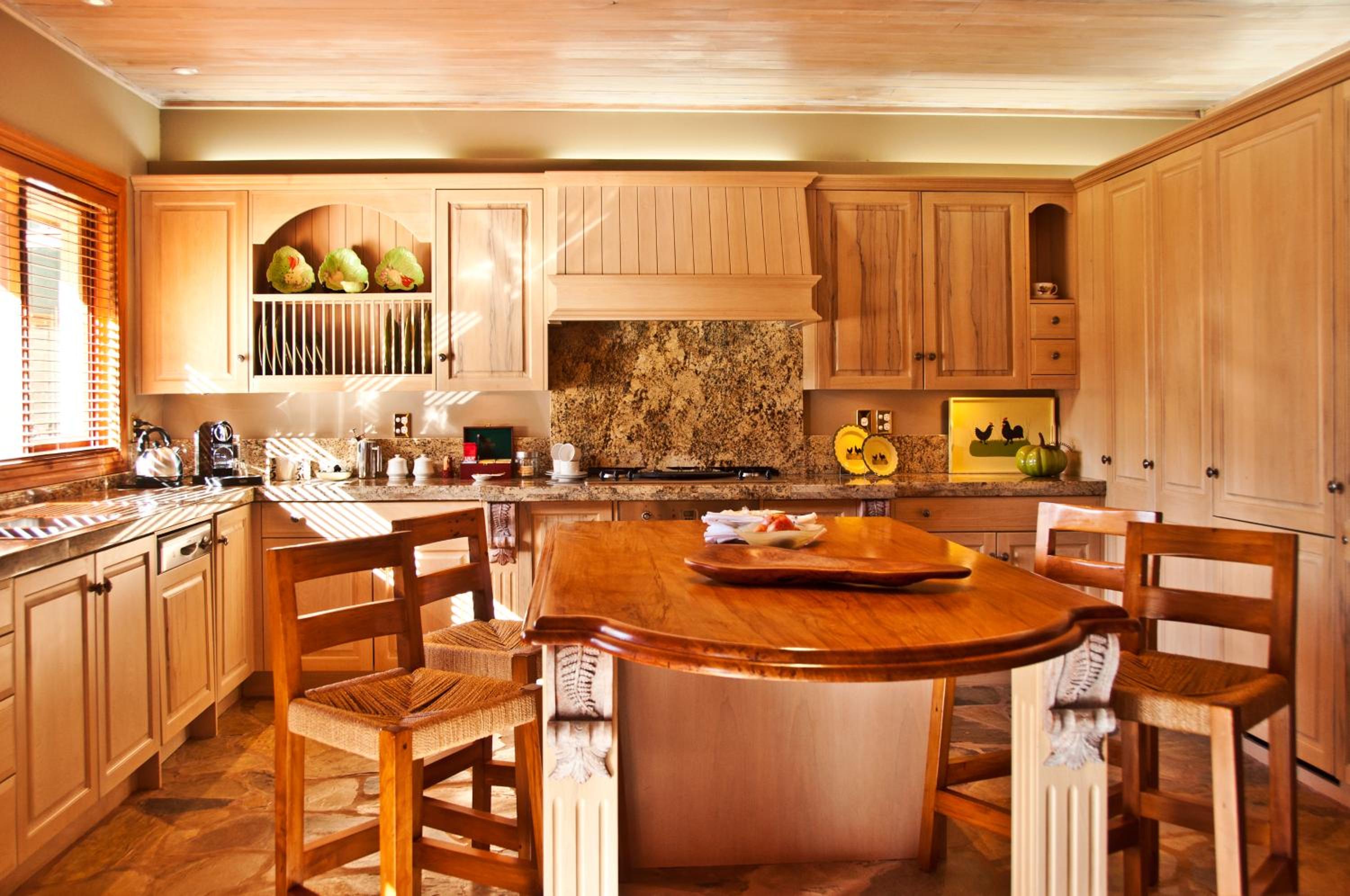 Deluxe King Suite photo 2