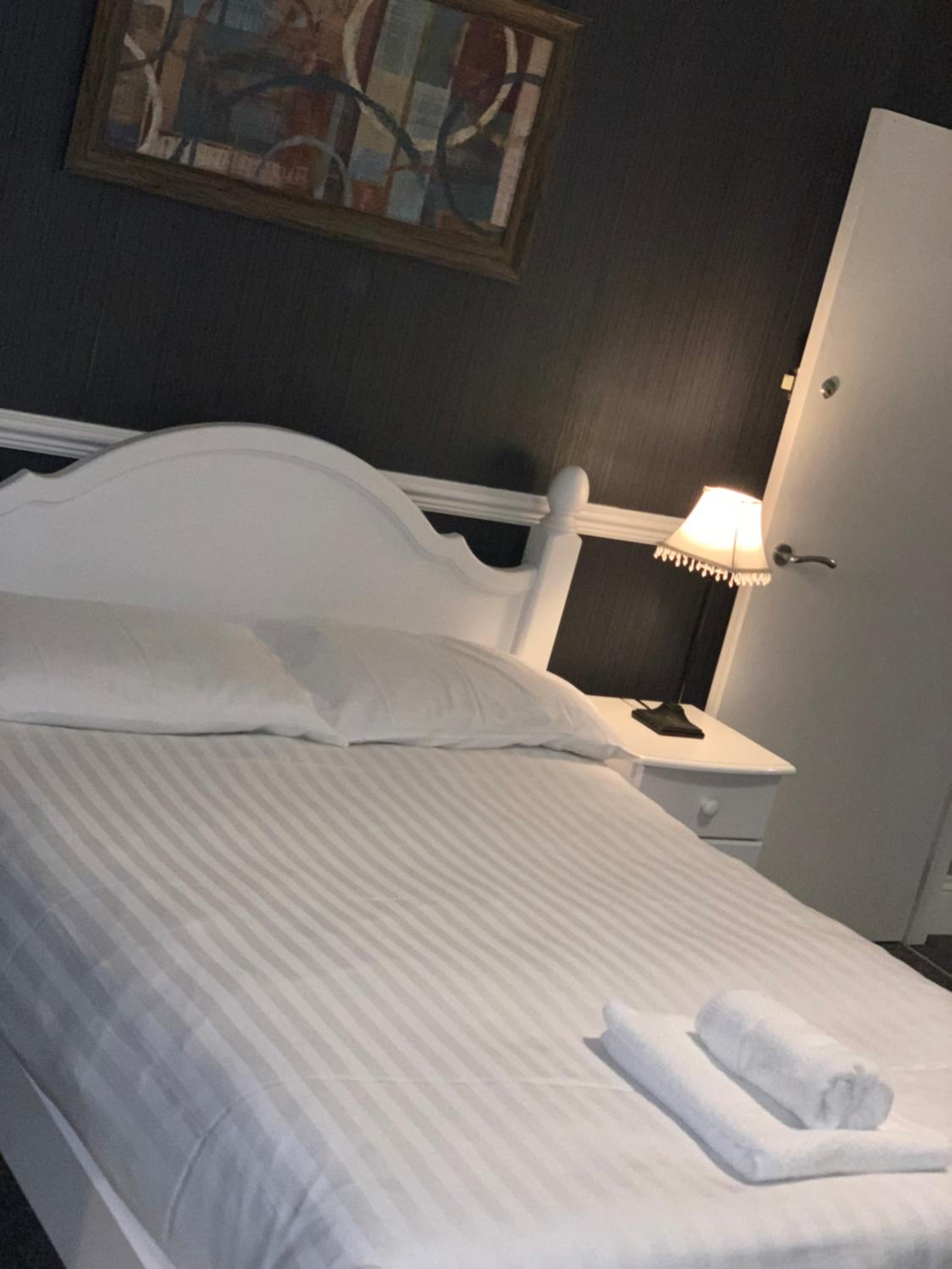 Double Room with Lake View - Photo 2