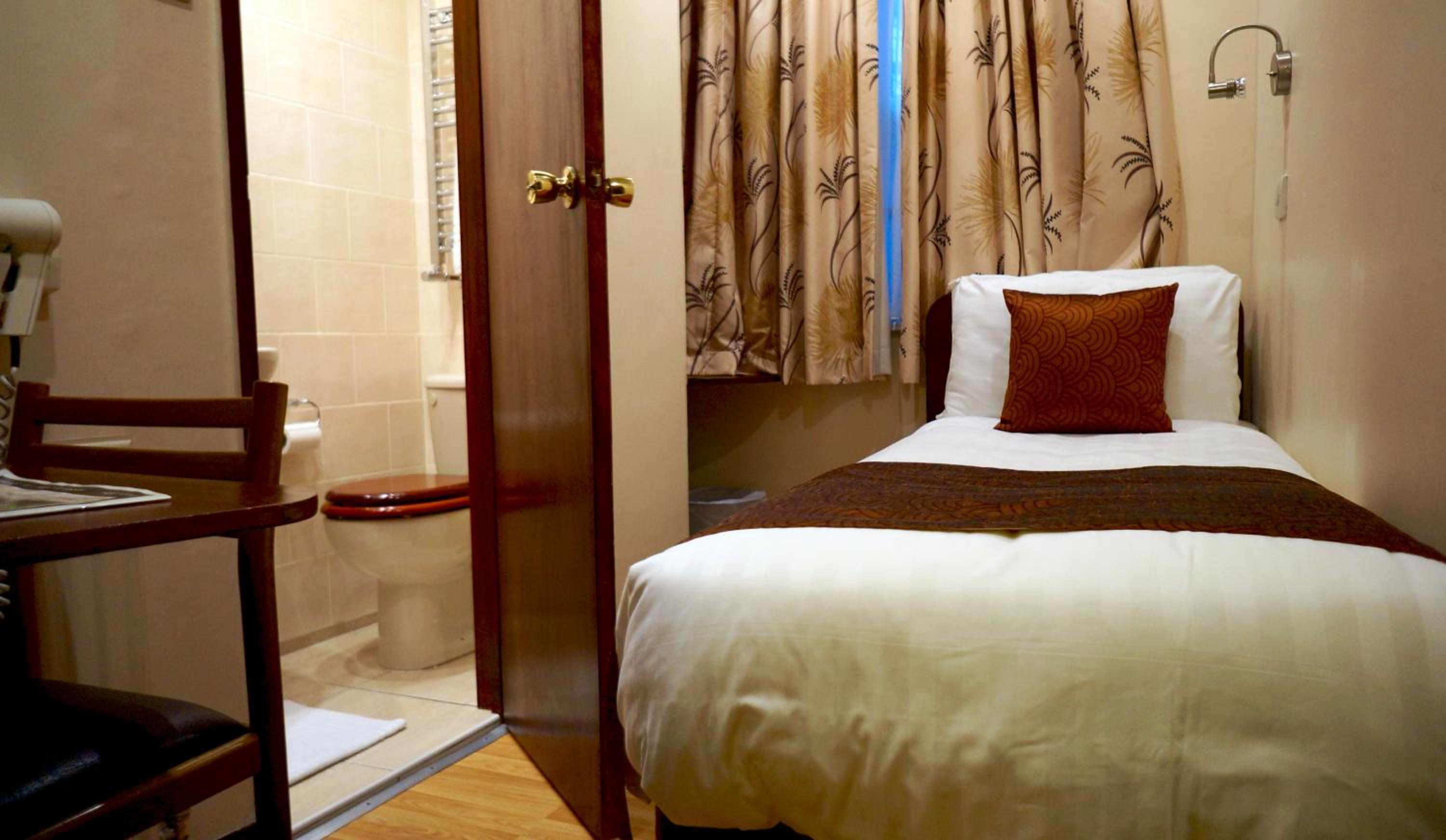 Single Room photo 2