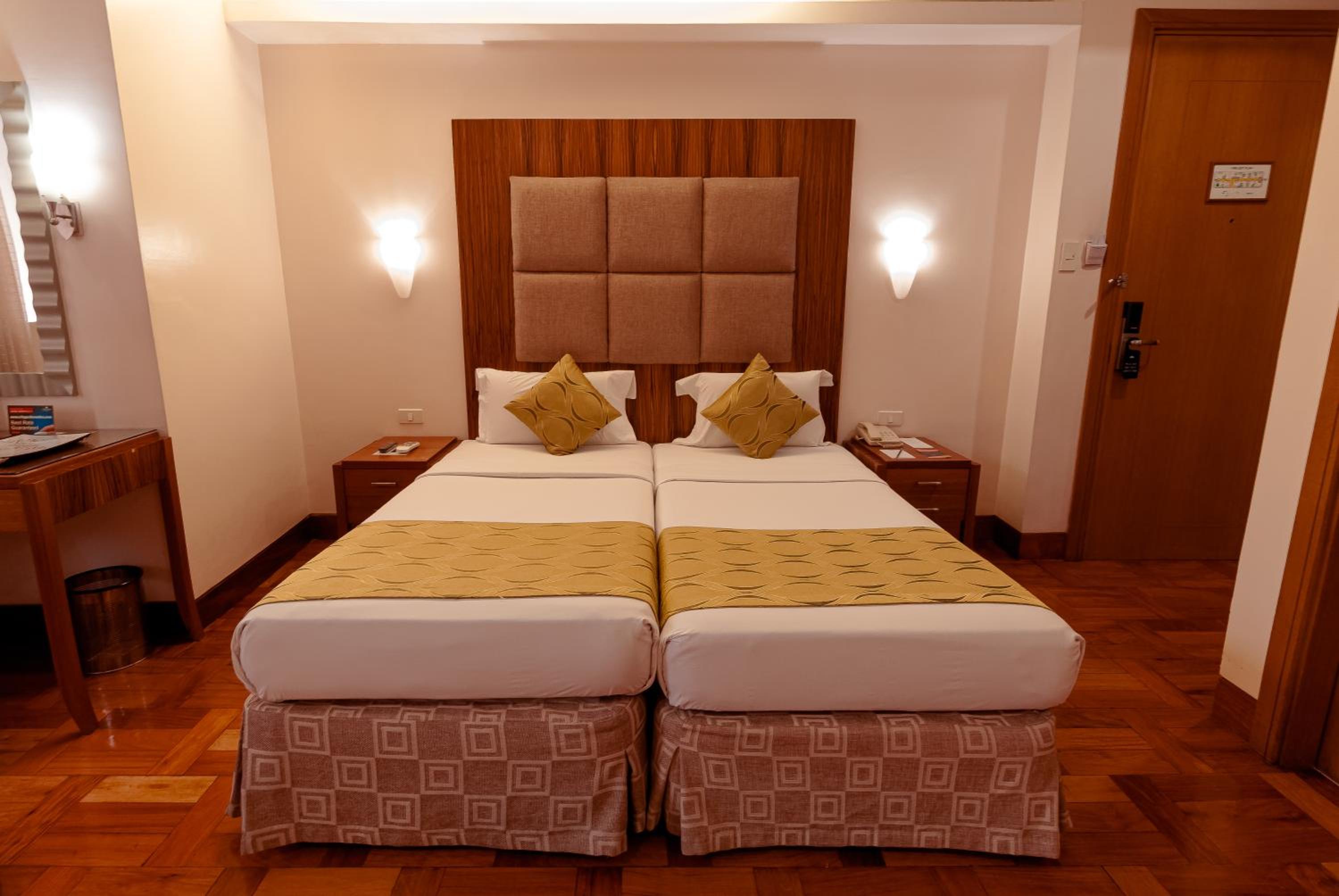 Deluxe Twin Room - Photo 12