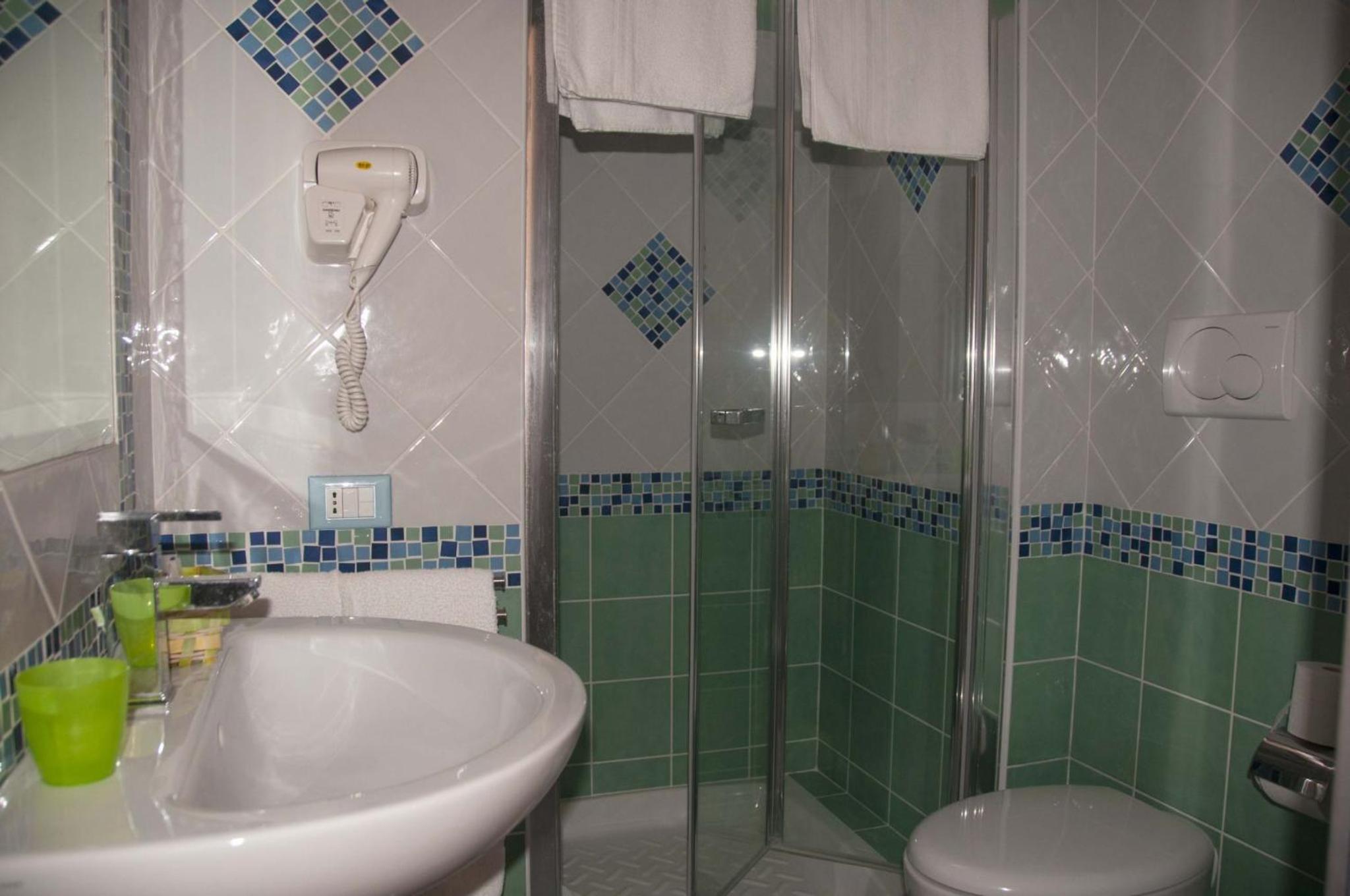 Standard Triple Room photo 3