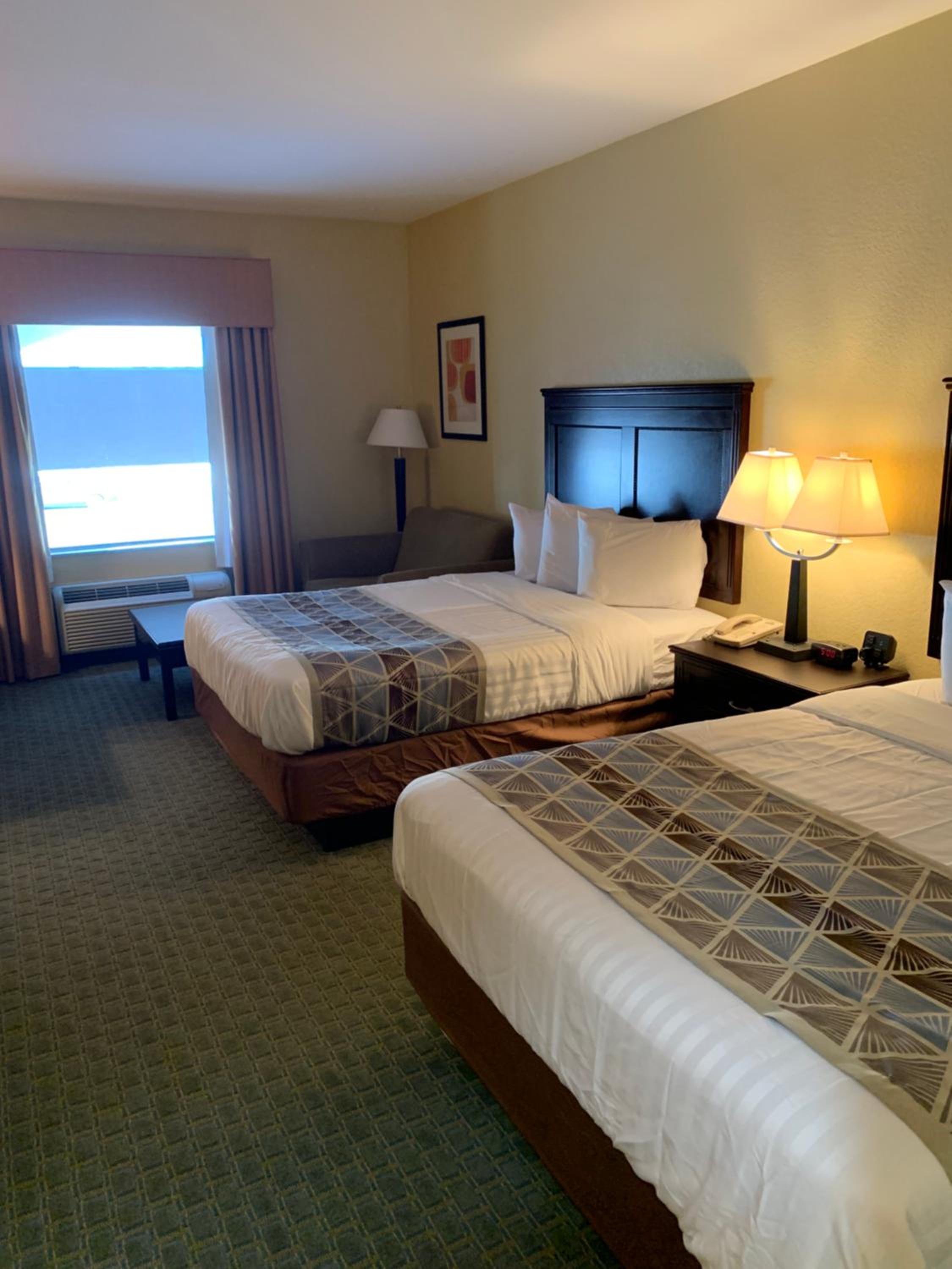 Queen Room with Two Queen Beds - Non-Smoking - Photo 5