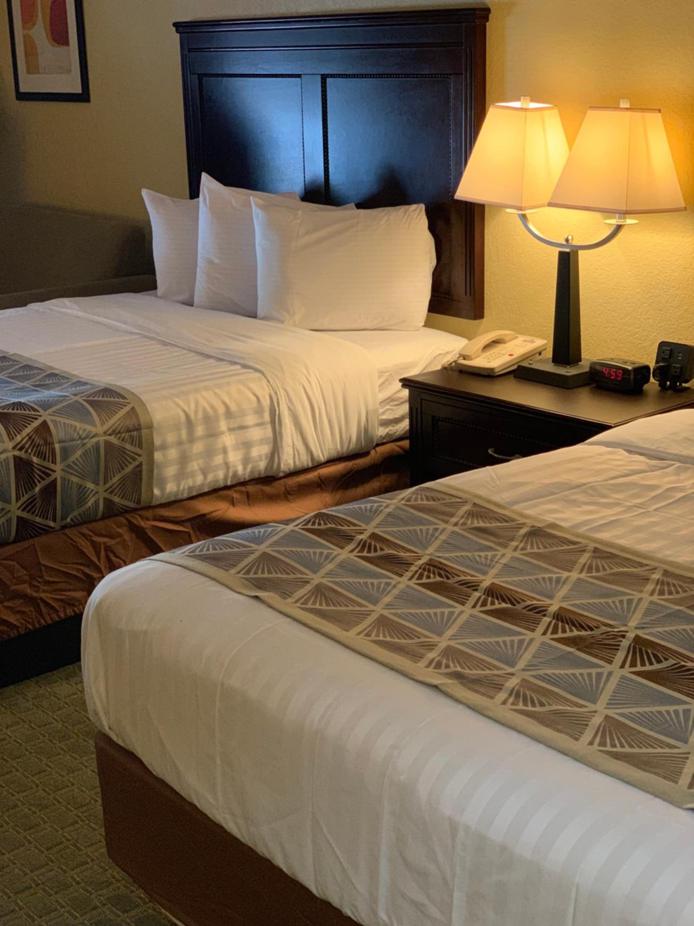 Room with Two Queen Beds with Sofa Bed - Non-Smoking - Photo 3