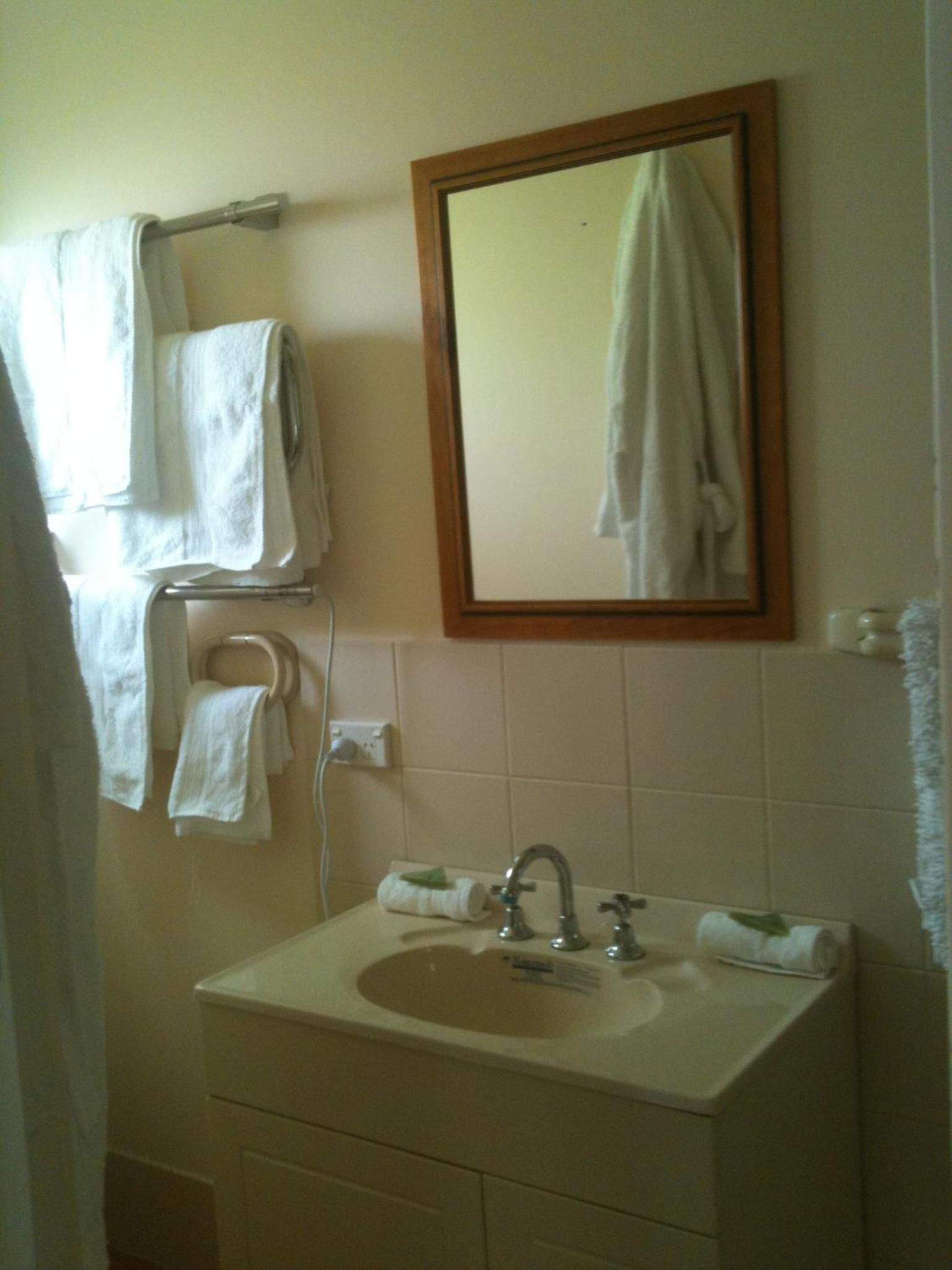 Deluxe Queen Suite