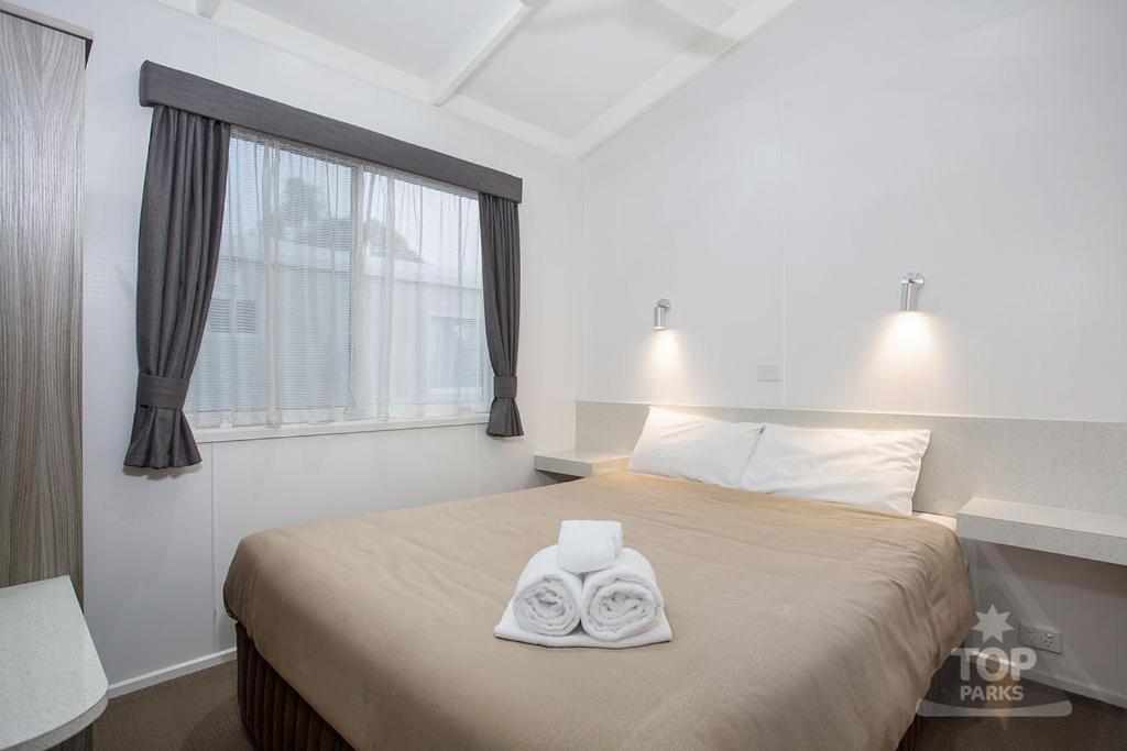 Three-Bedroom Villa - No Pets photo 3