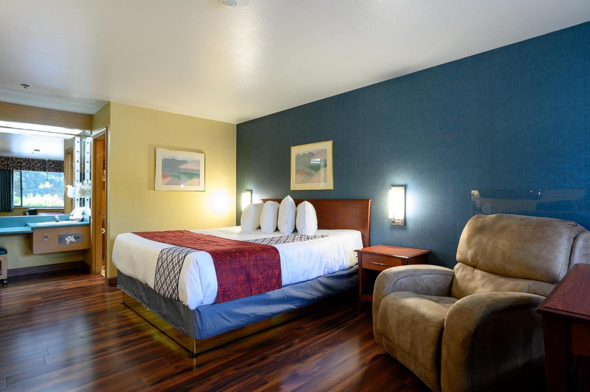 King Room - Non-Smoking - Photo 1