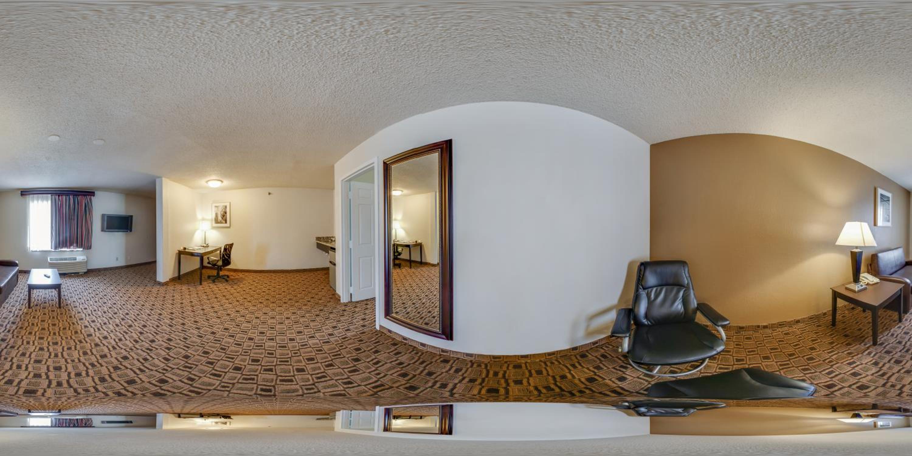 Deluxe King Suite - Non-Smoking - Photo 2