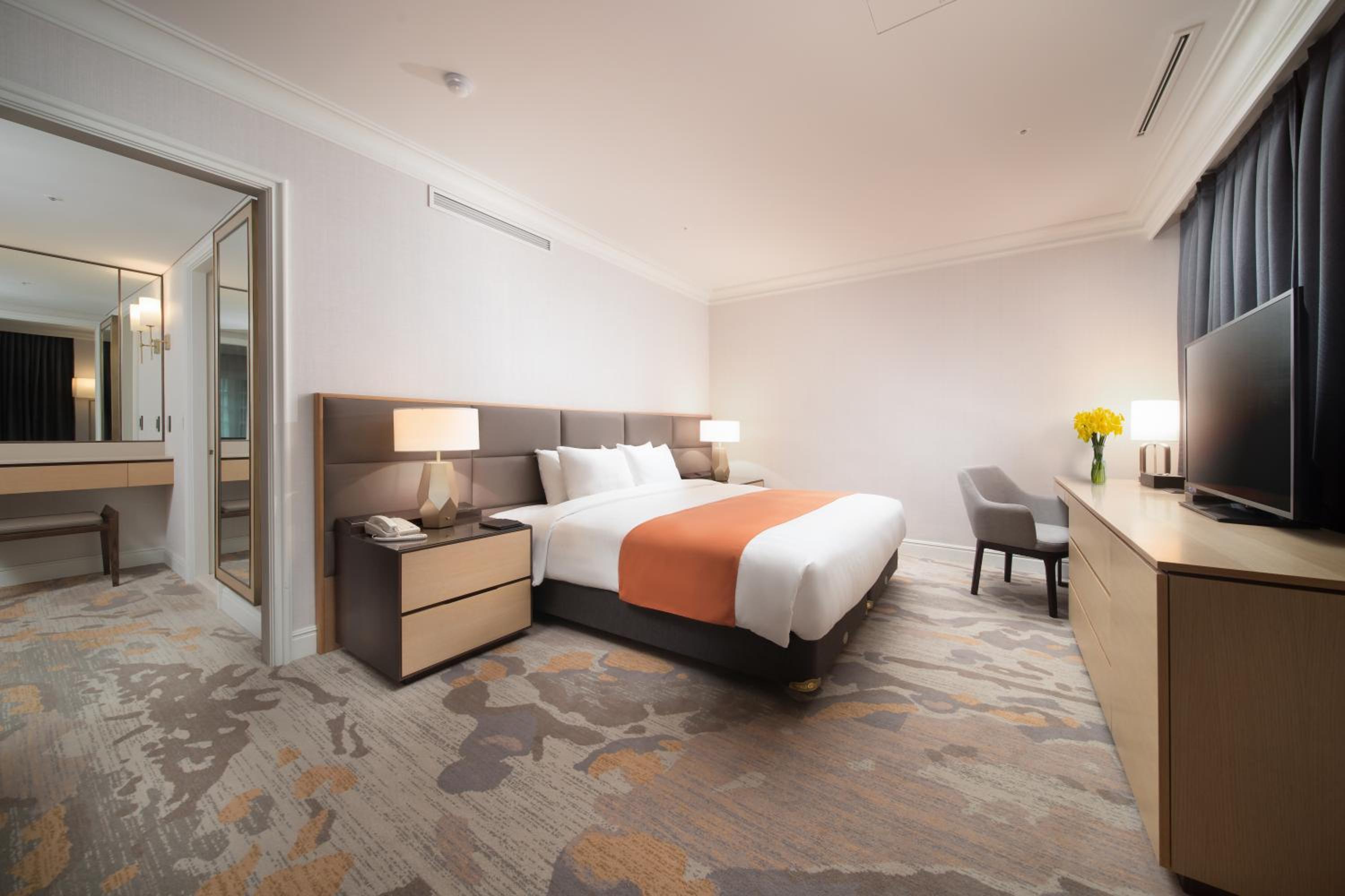 King Suite - Photo 3