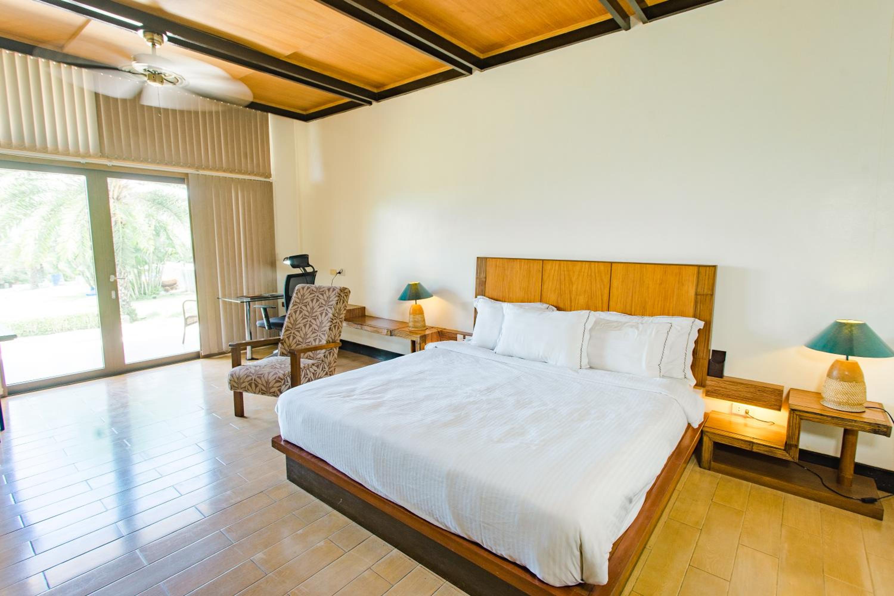 Superior King Room - Photo 3